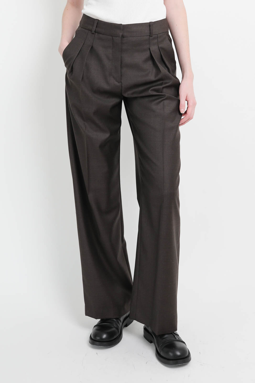 Loulou de Saison, Hose Sbiru in Grizzly