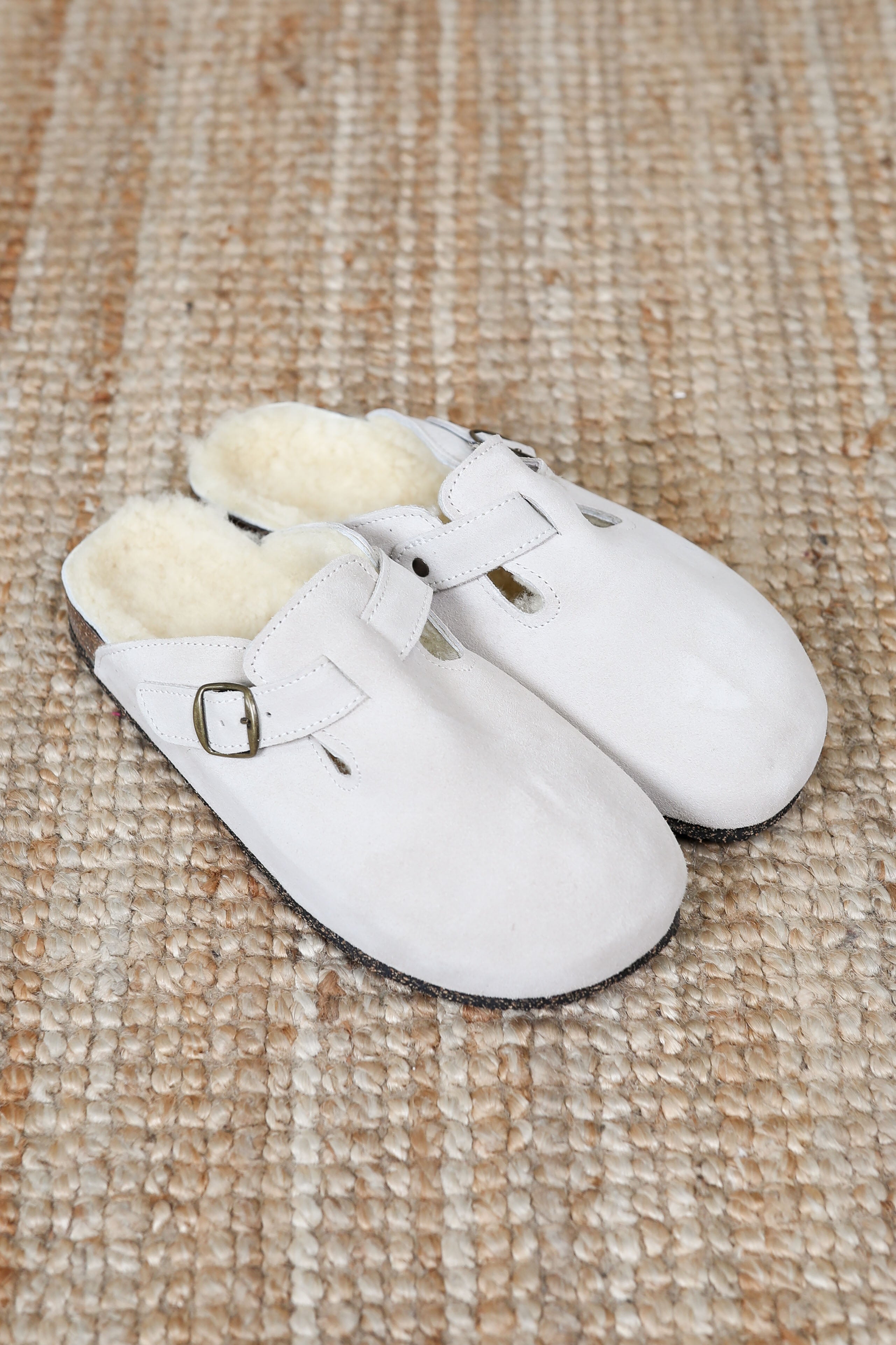 Sandalen mit Fell in Blanc Casse