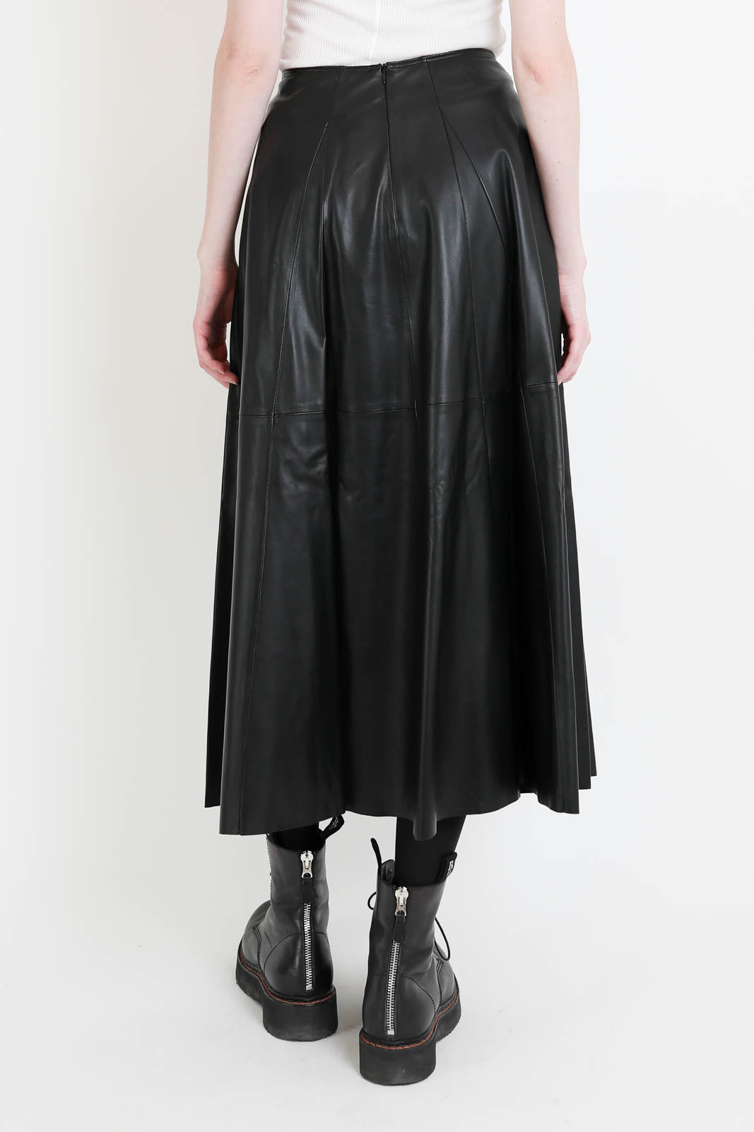 Arma, Rock Eleni in Schwarz