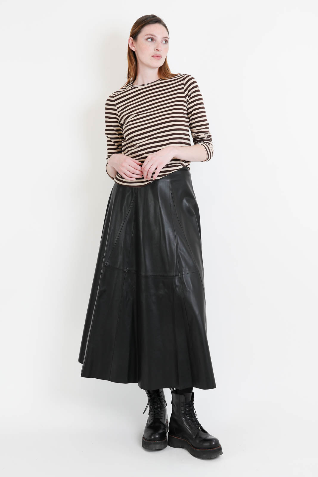 Arma, Rock Eleni in Schwarz