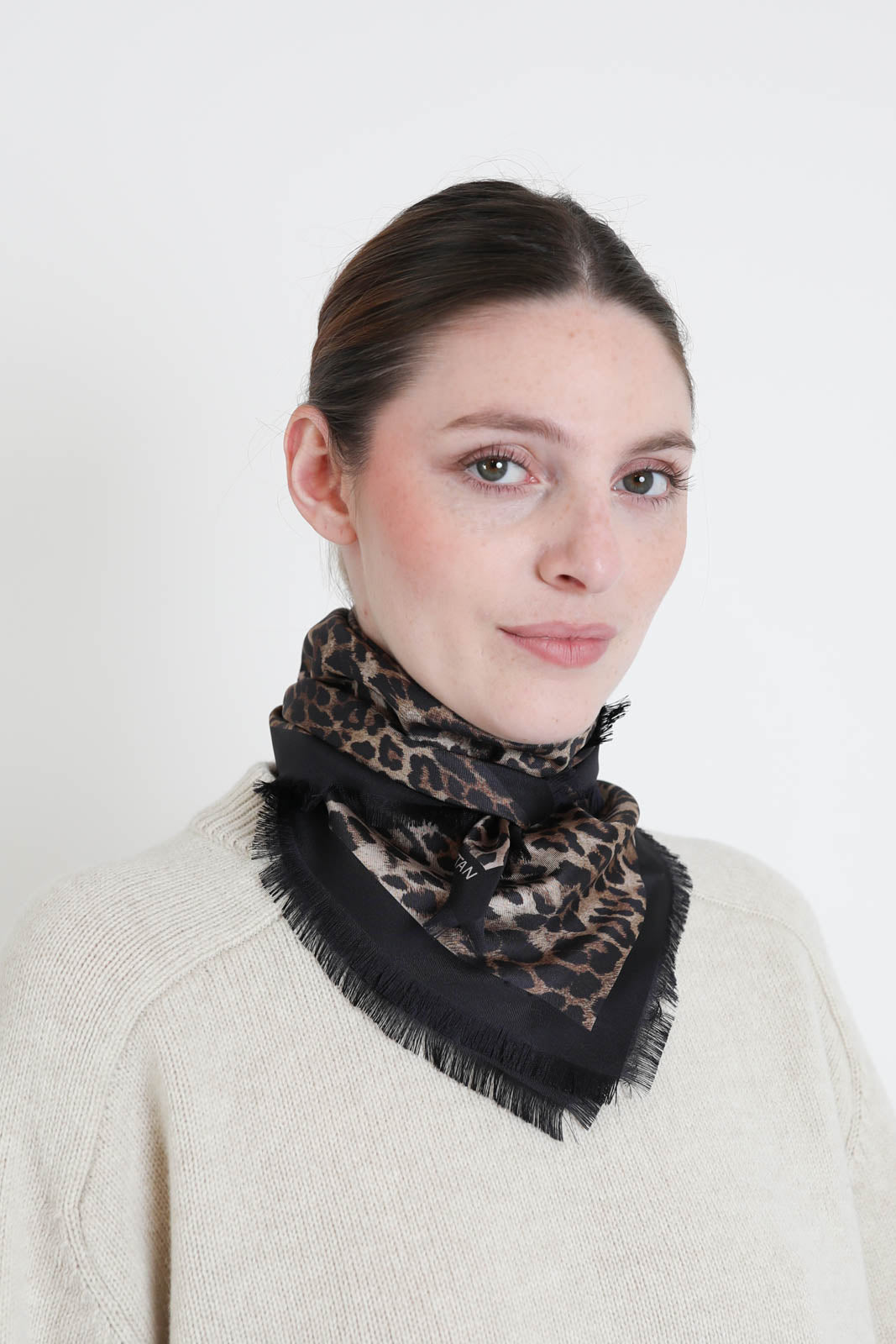 Nili Lotan, Schal Leopard Vintage in Leopard Print