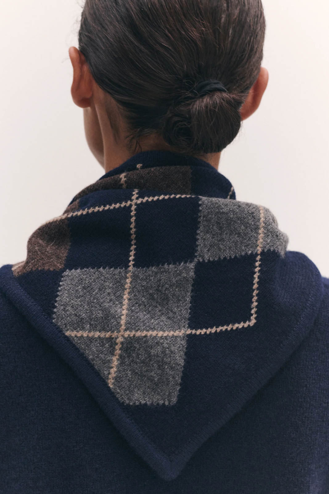 &Daughter, Foulard Fionn Argyle in Nero Navy with Brown