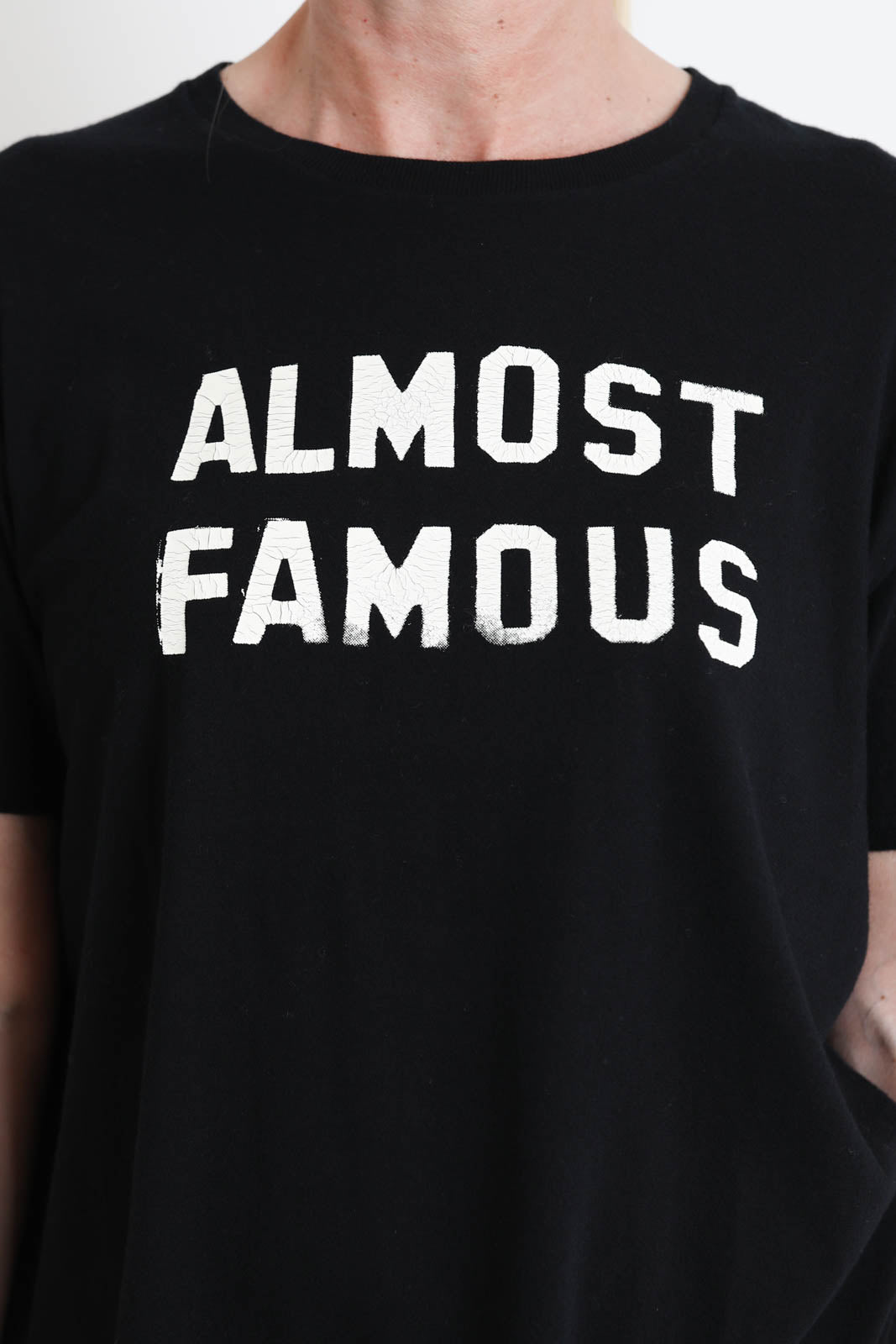T-Shirt Almost Famous in Schwarz