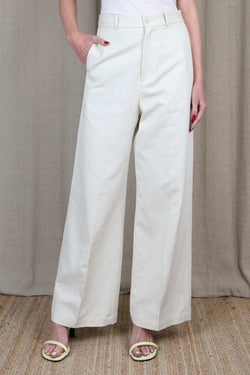 Hose Johan in Stone