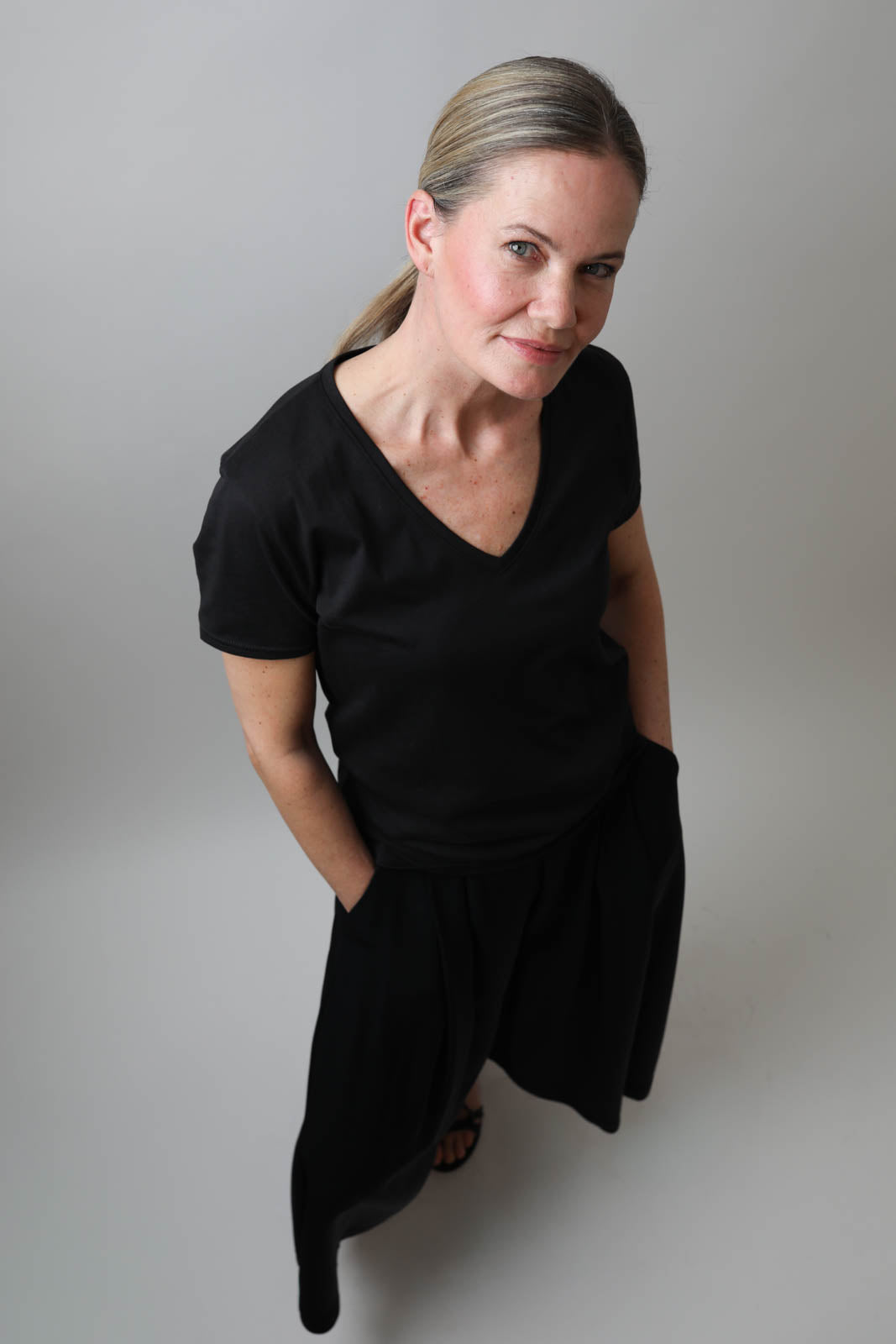 Vestibule Garderobe, T-Shirt V-Neck in Schwarz