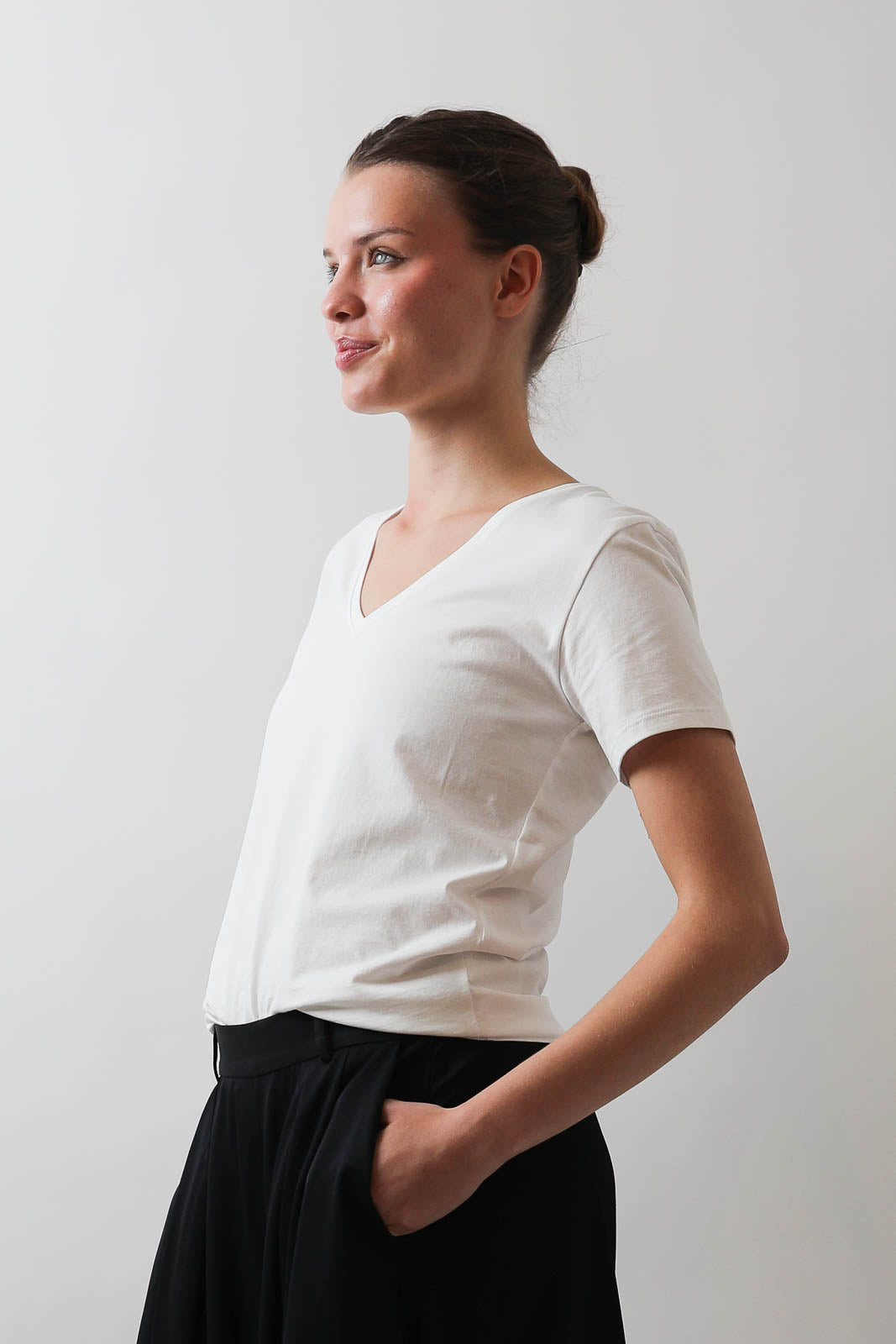 T-shirt V-neck in white