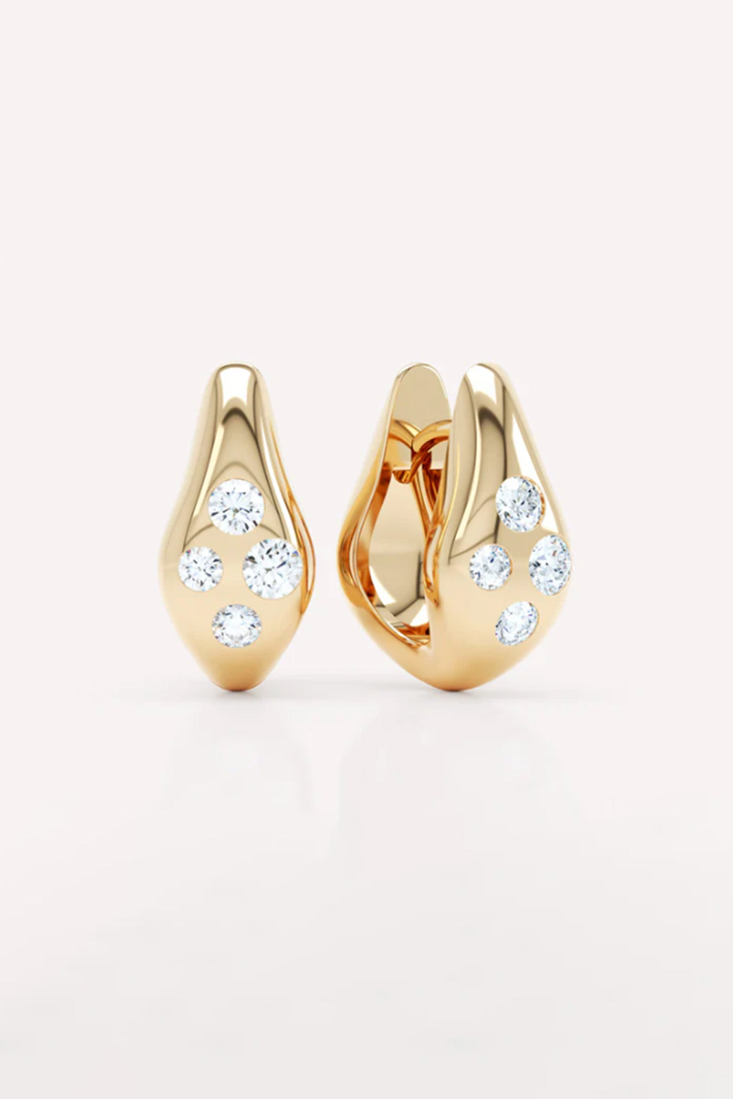 Curved Huggies earrings with diamonds in yellow gold