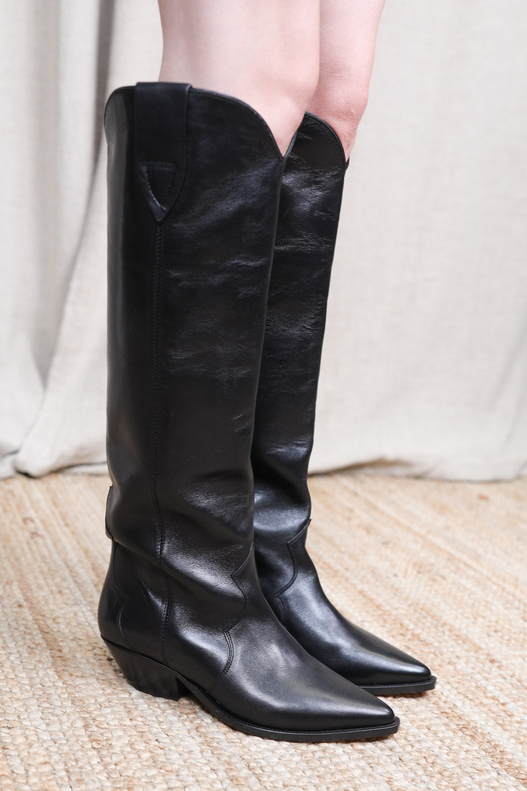 Denvee boots in black