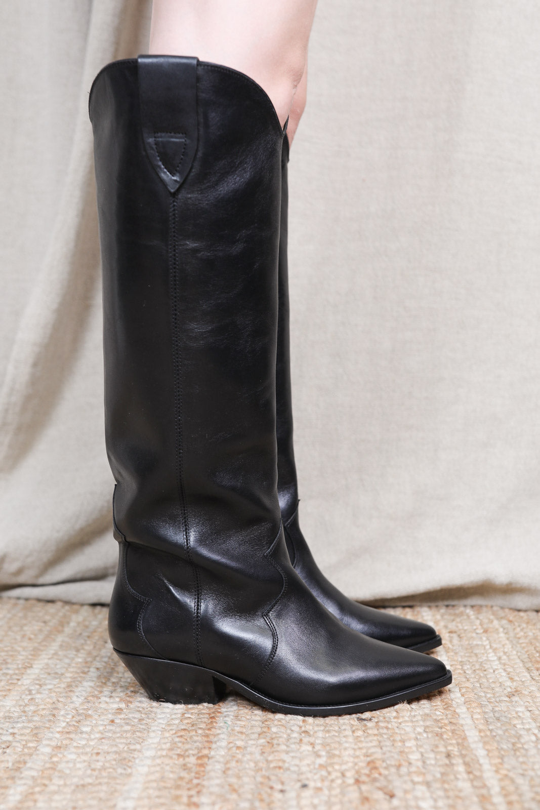 Denvee boots in black