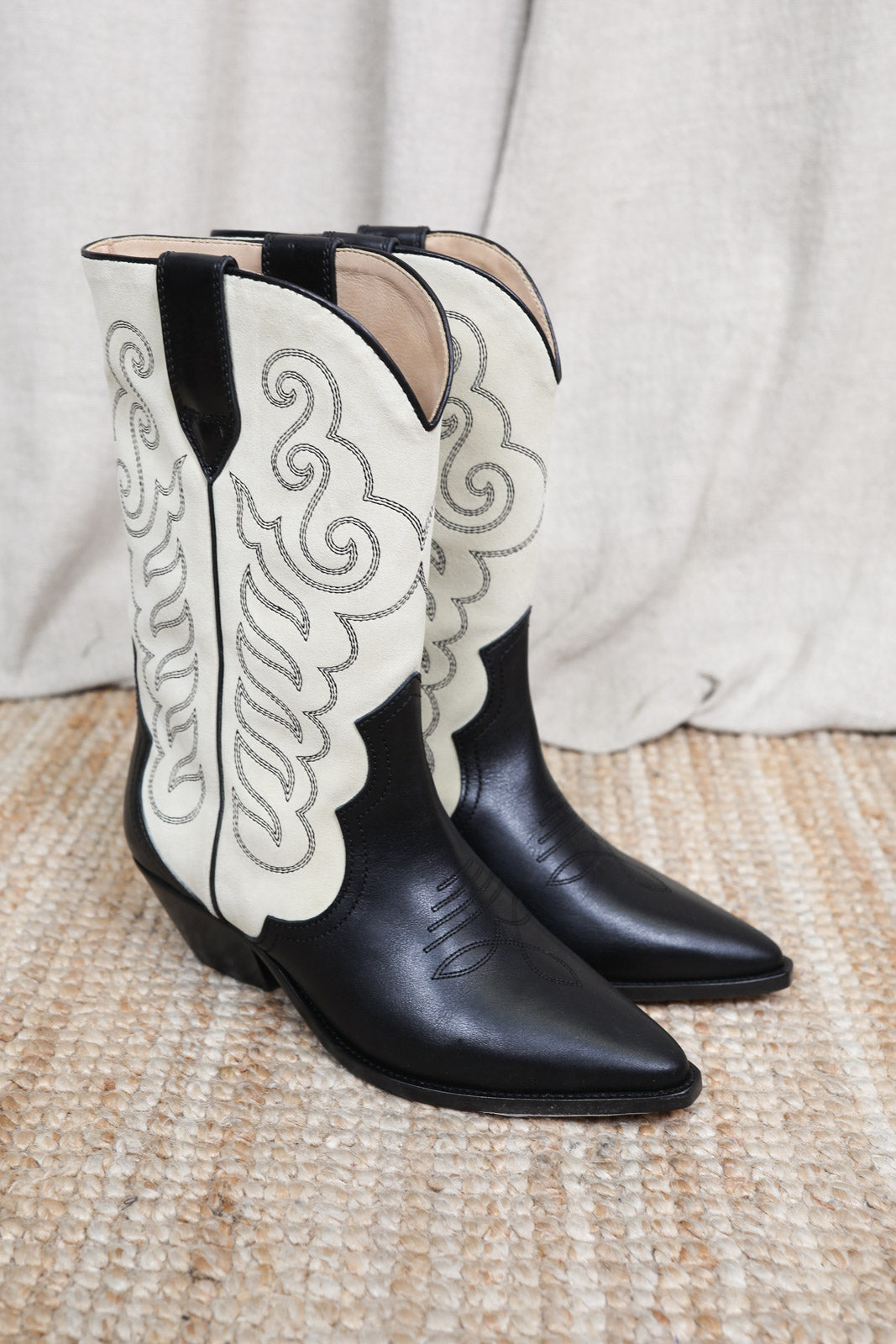 Duerto boots in Black/Ecru