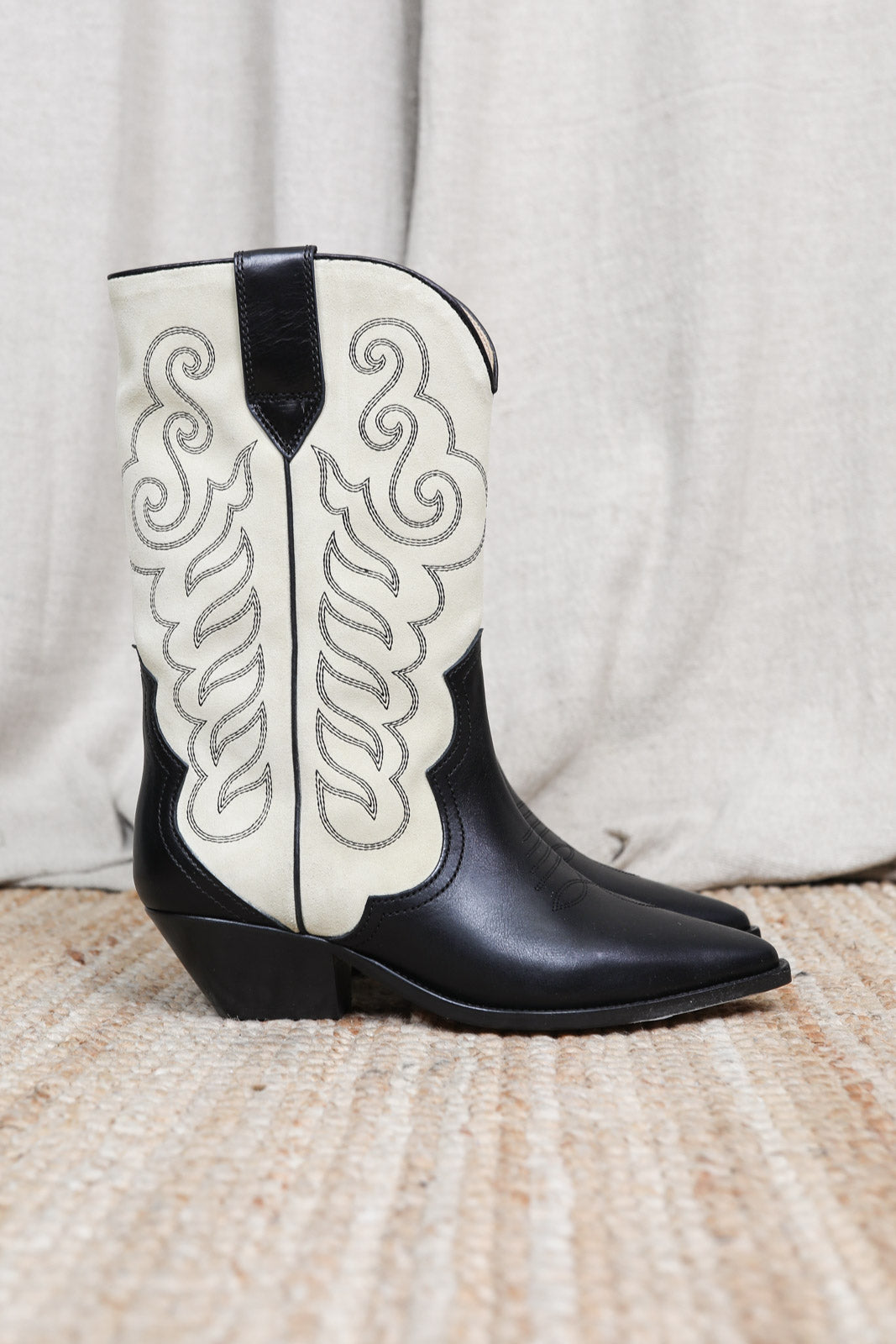 Duerto boots in Black/Ecru