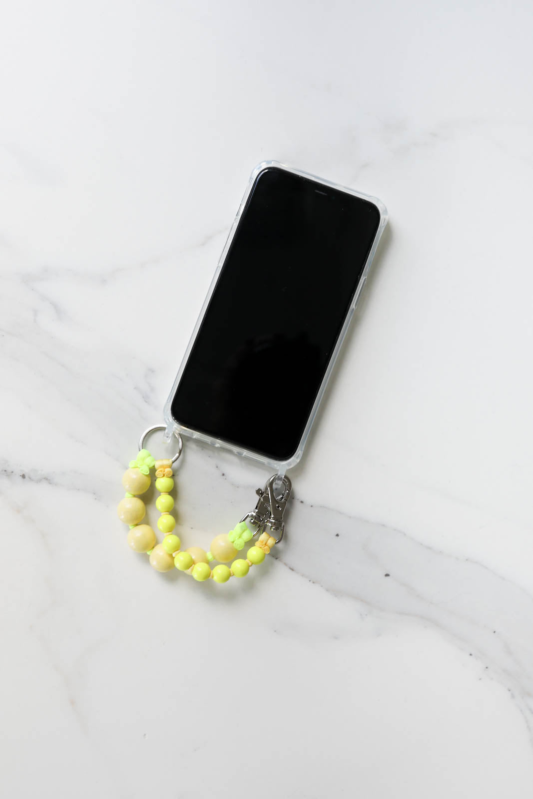 Short double cell phone chain in pastel yellow