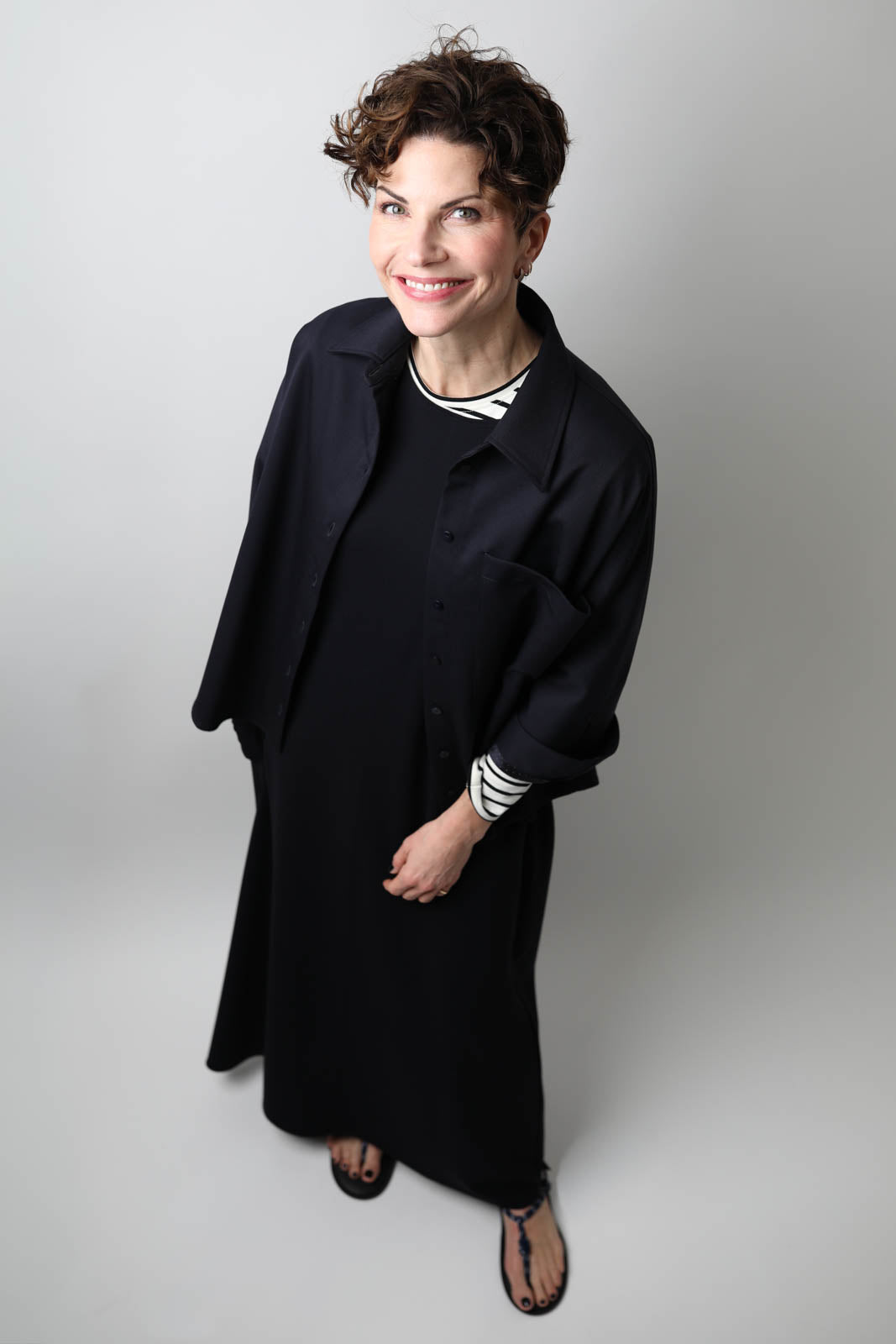 Vestibule Garderobe, Toujours dress in Dark Sapphire