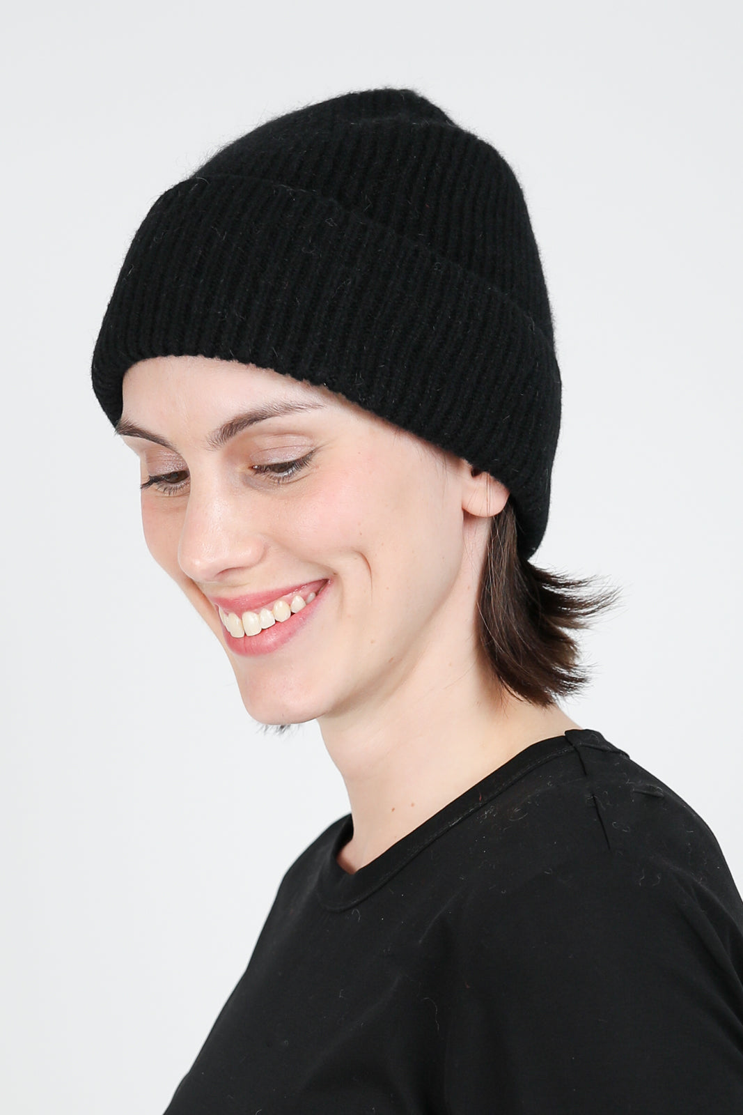 Beanie knitted hat in onyx