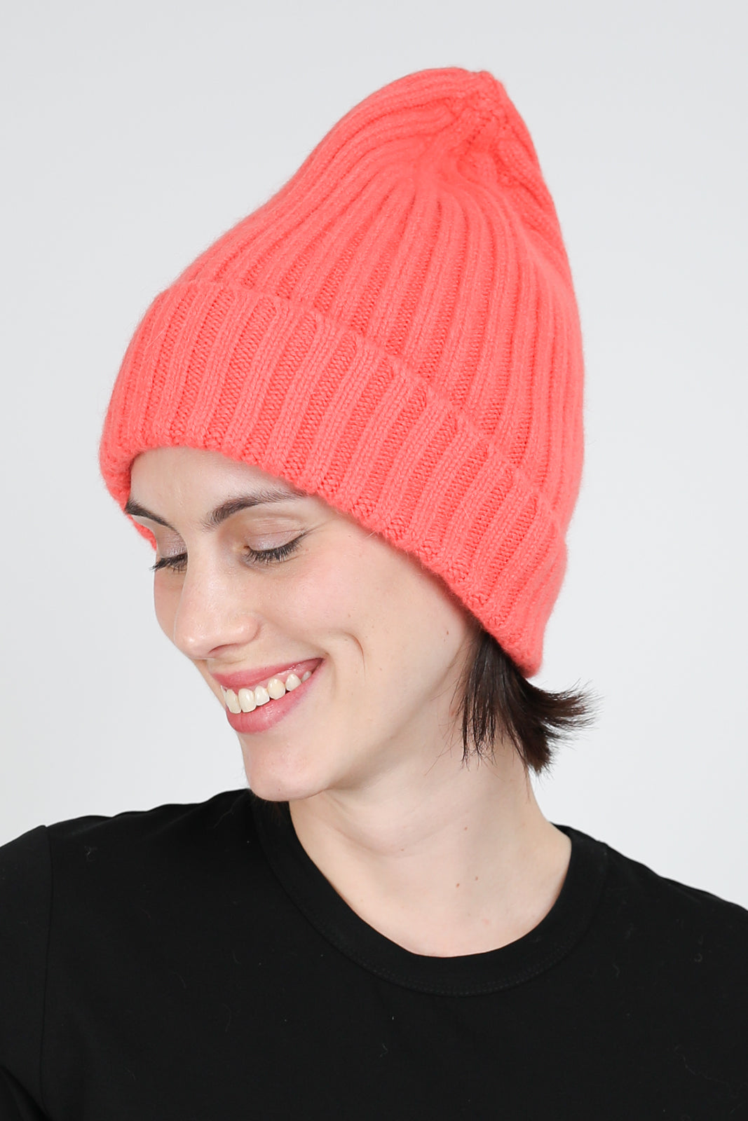 Le Grand knitted hat in Salmon