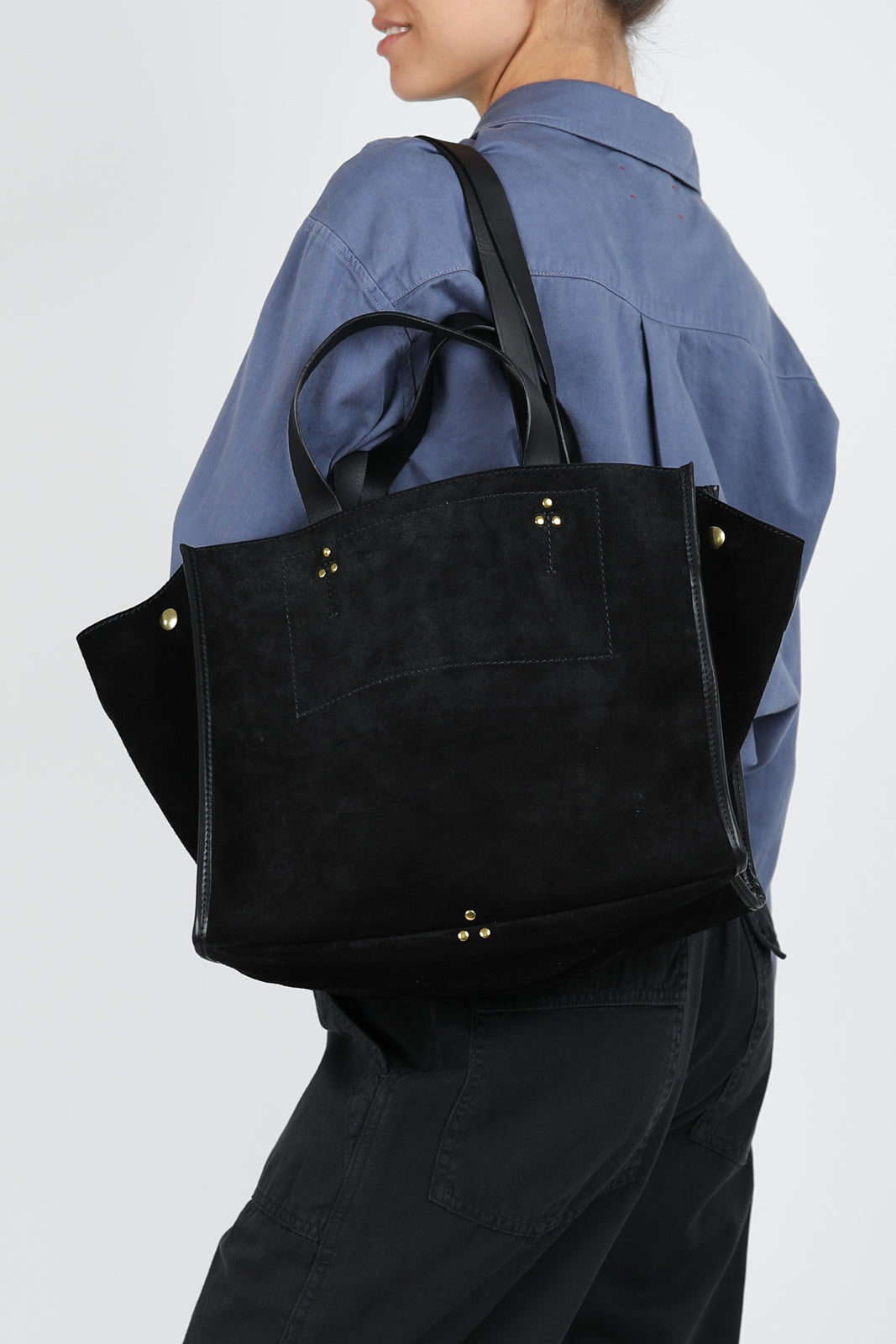 Bag Leon M in Noir Split Suede