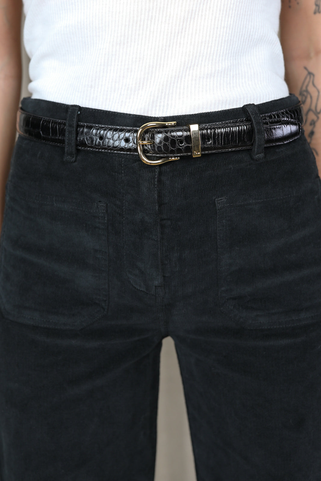 Louise belt in black embossed