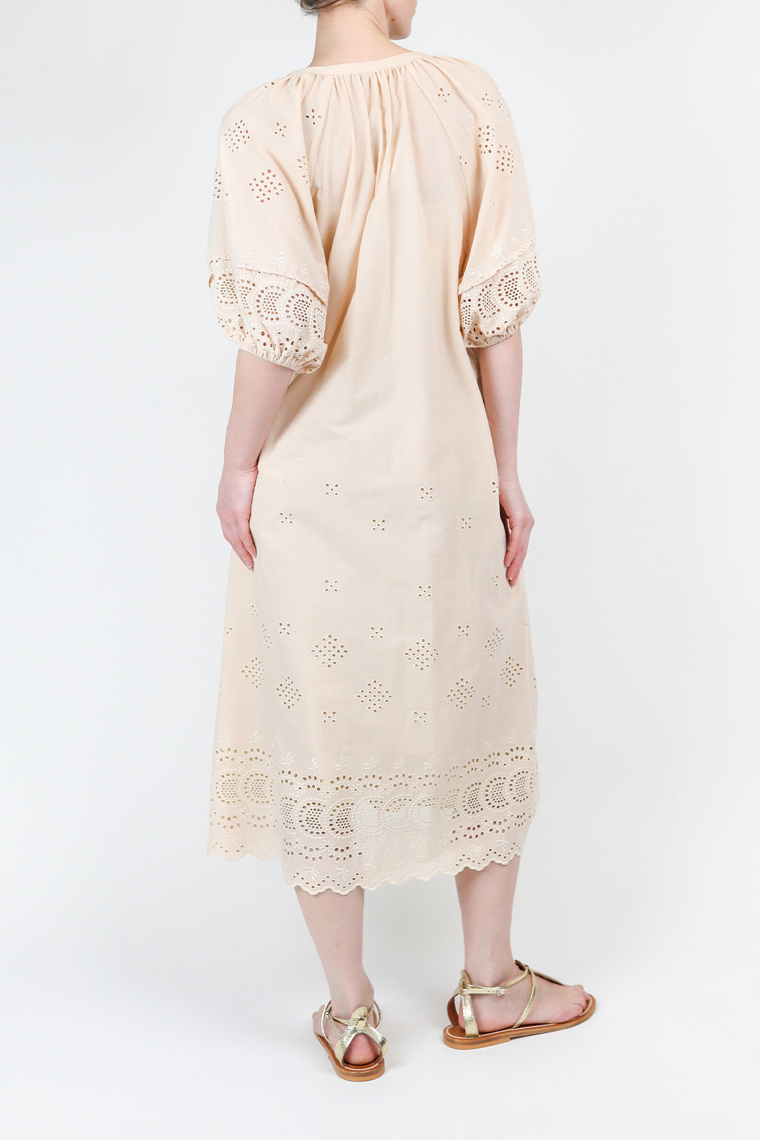 Chakila dress in beige