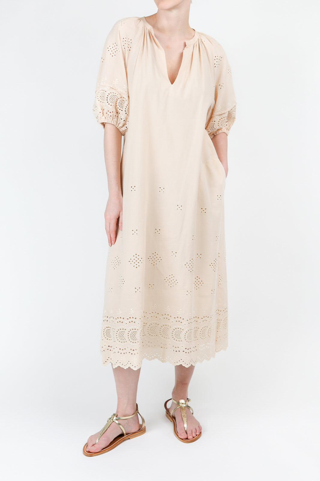 Chakila dress in beige