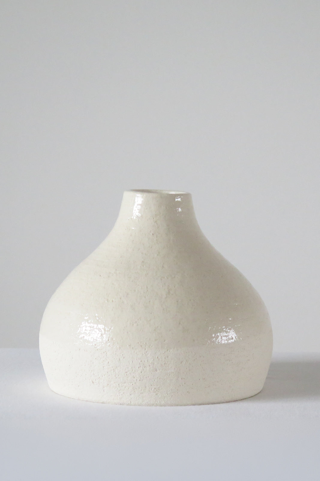 Drop Low vase in ecru