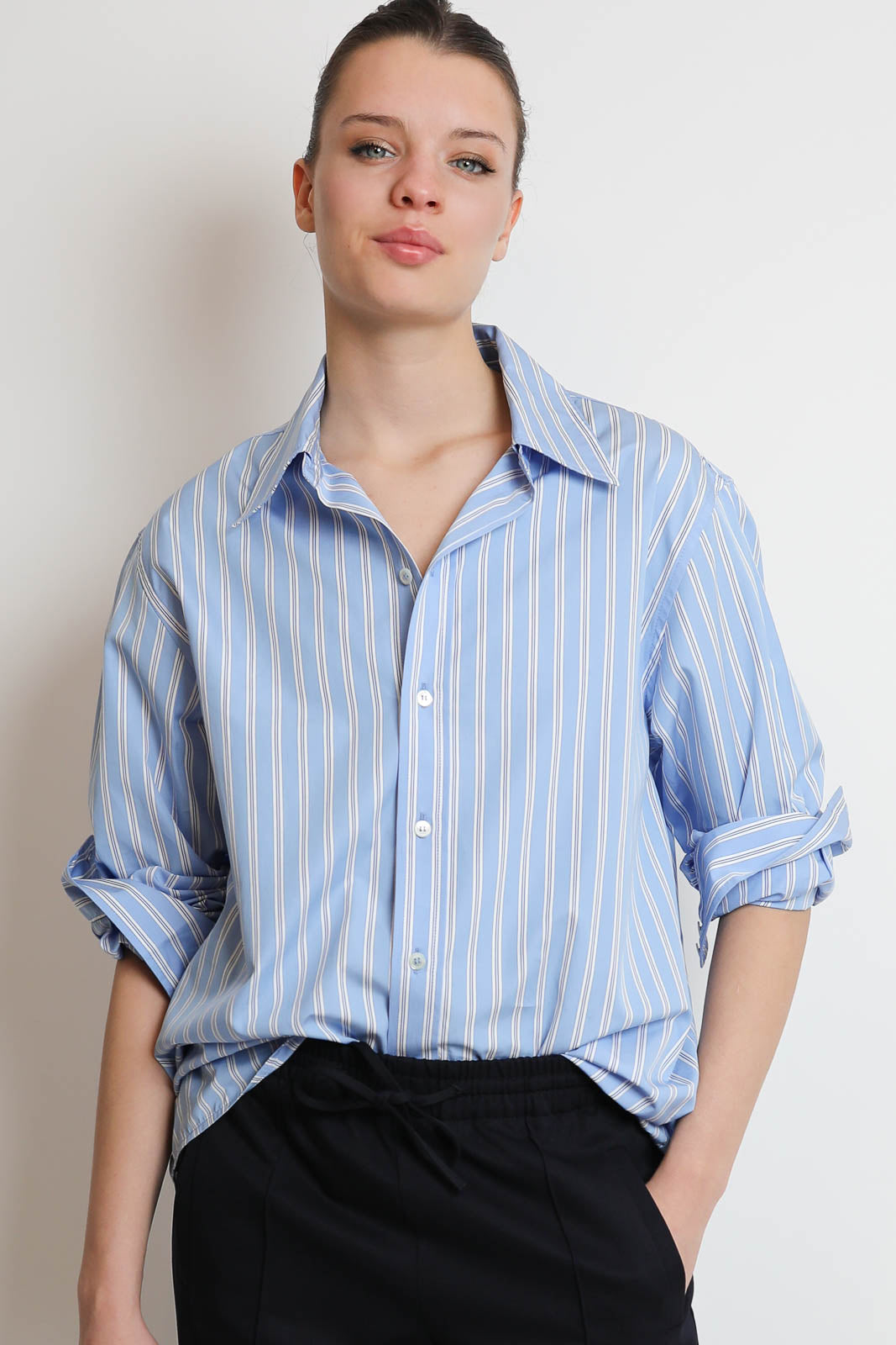 Vestibule Garderobe, Classic blouse in blue