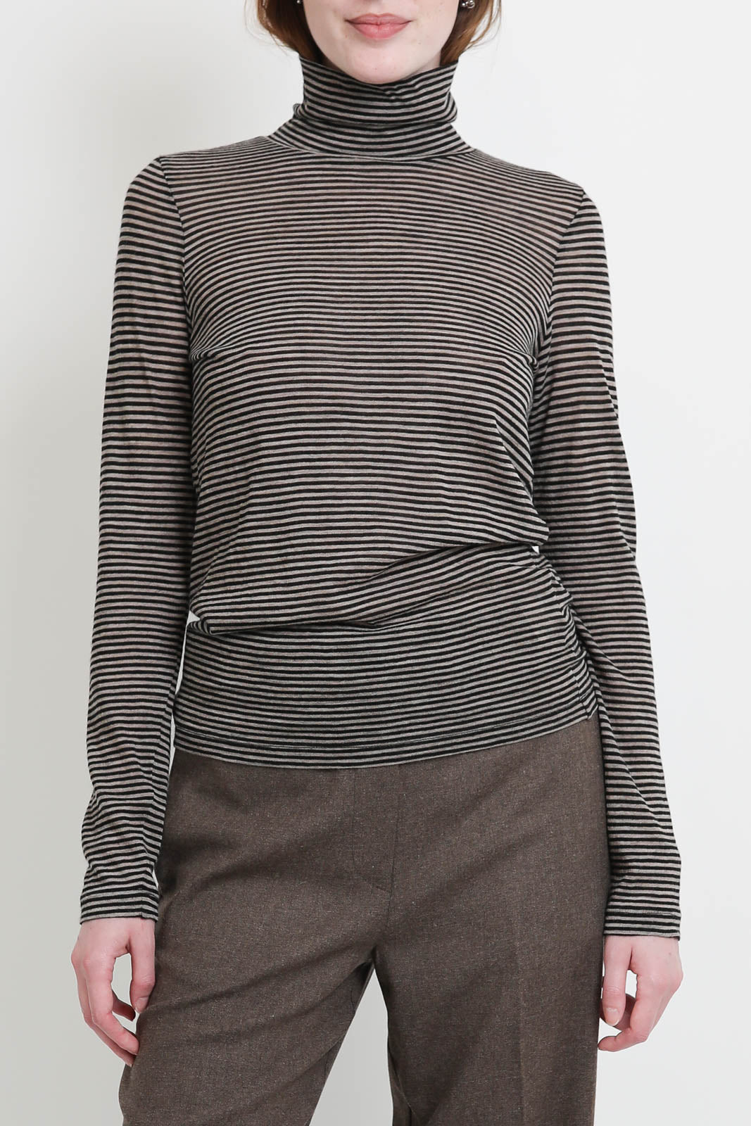 Pomandère, long-sleeved wool shirt in Dove Grey