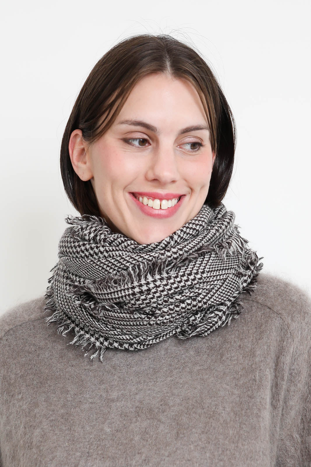 Faliero Sarti, Dernilla scarf in brown