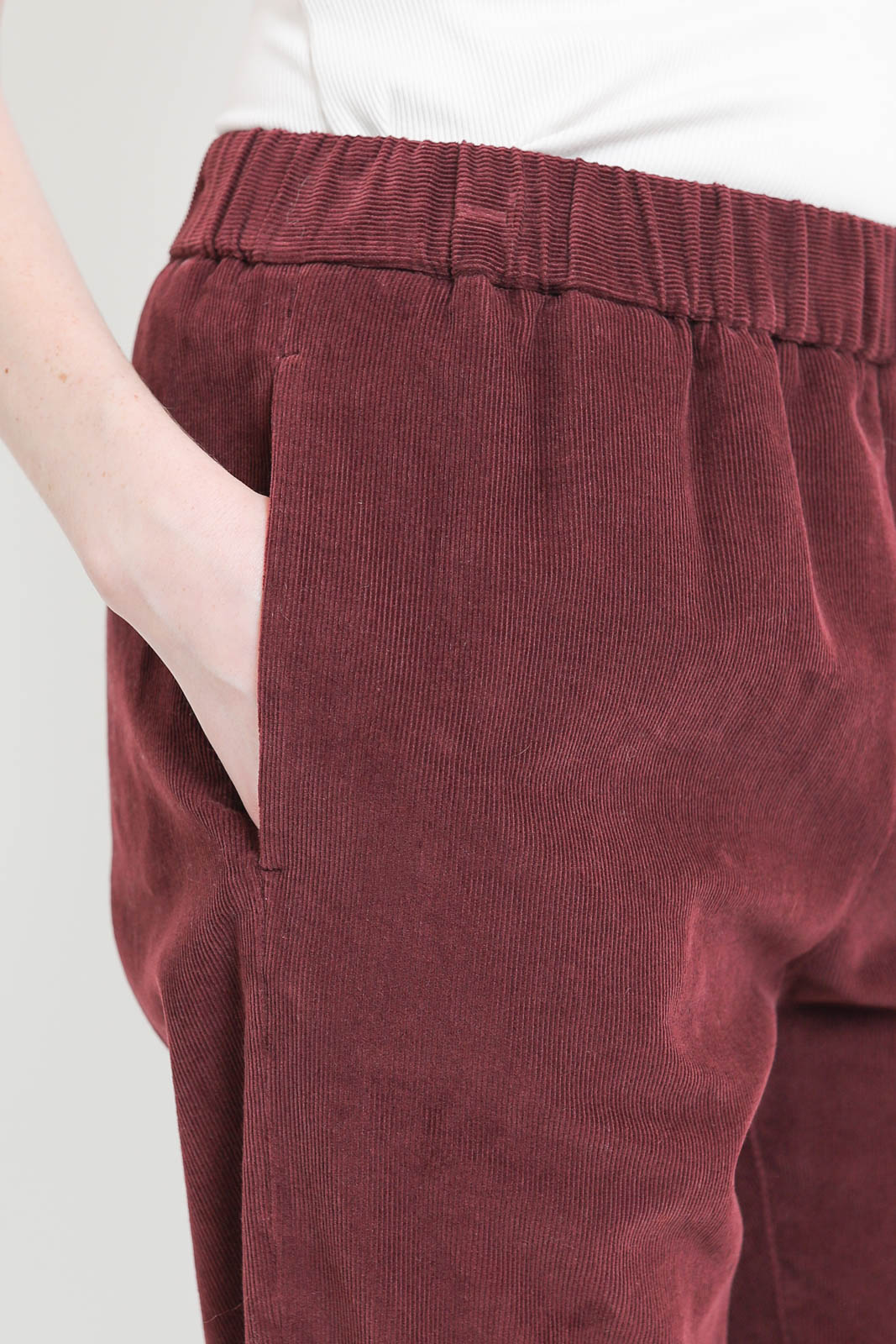 Pomandere, corduroy trousers in bordeaux