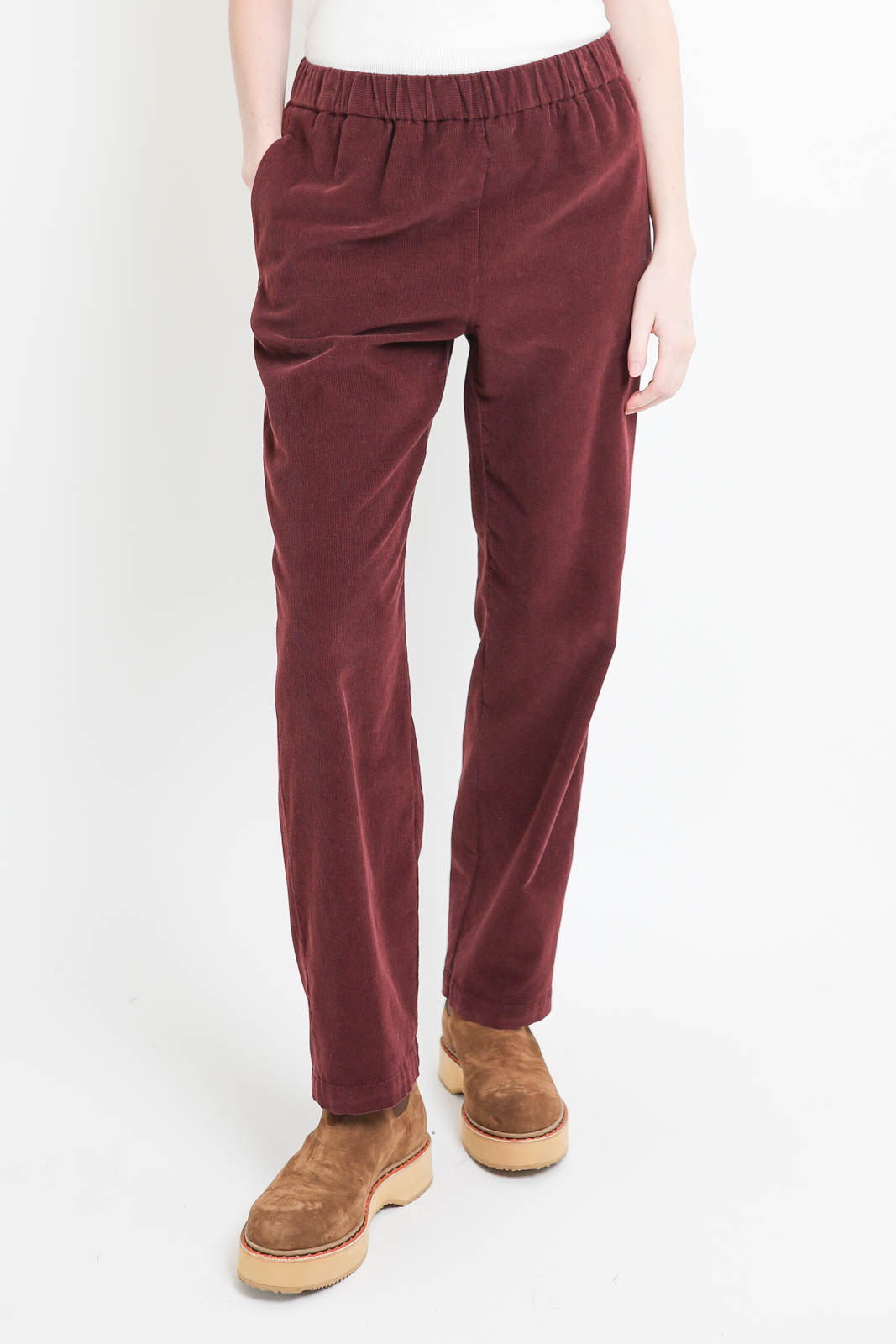 Pomandere, corduroy trousers in bordeaux