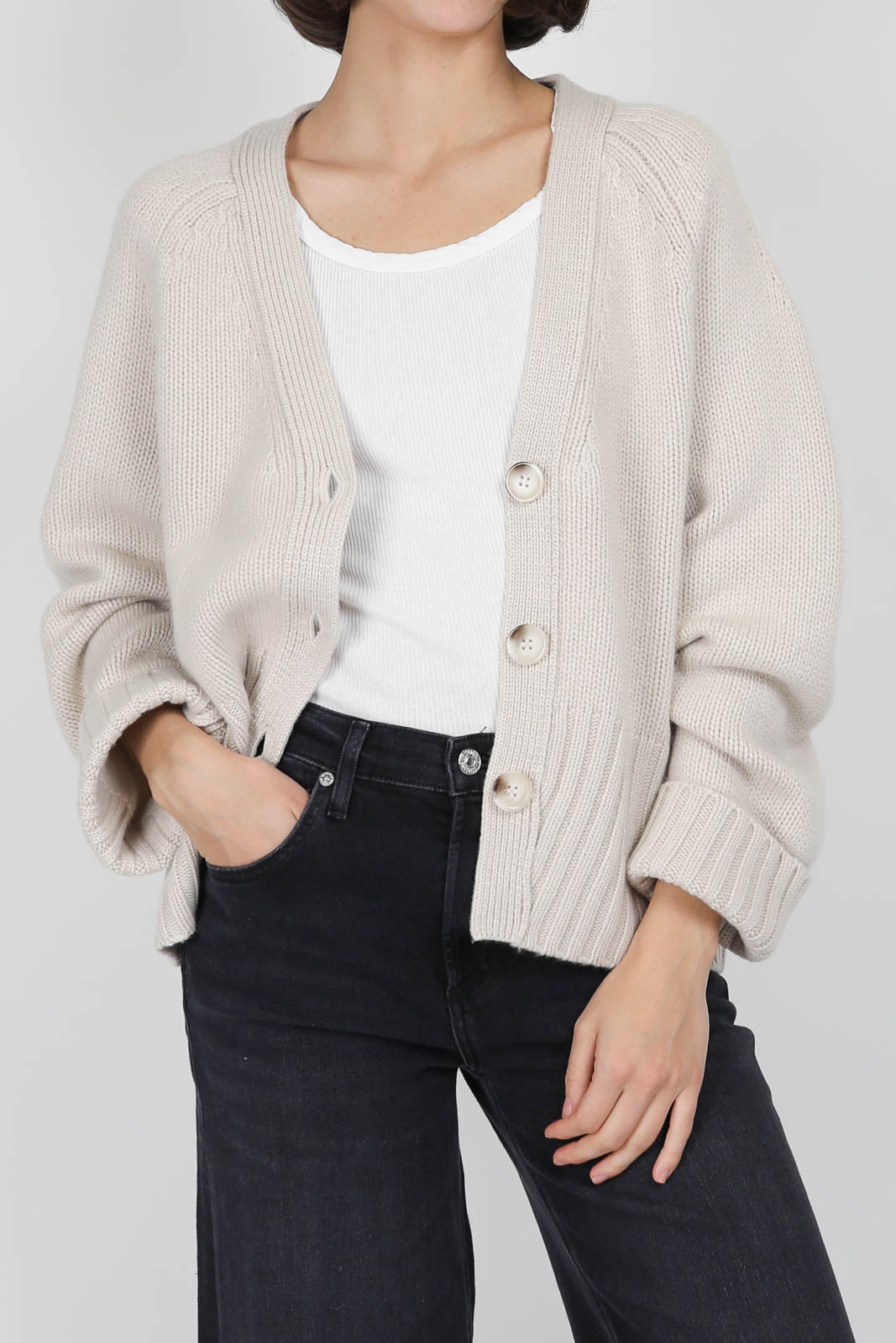 Cardigan V-Neck in Chalk