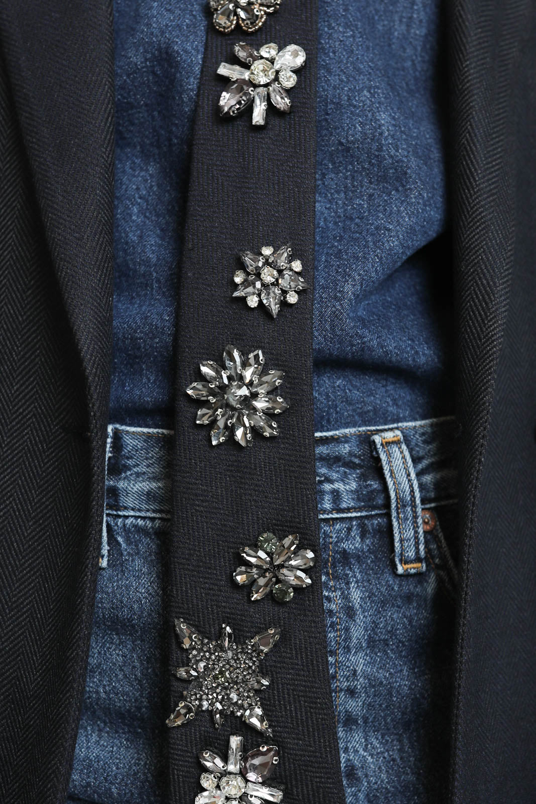 Atelier 1985, Perla tie in dark blue