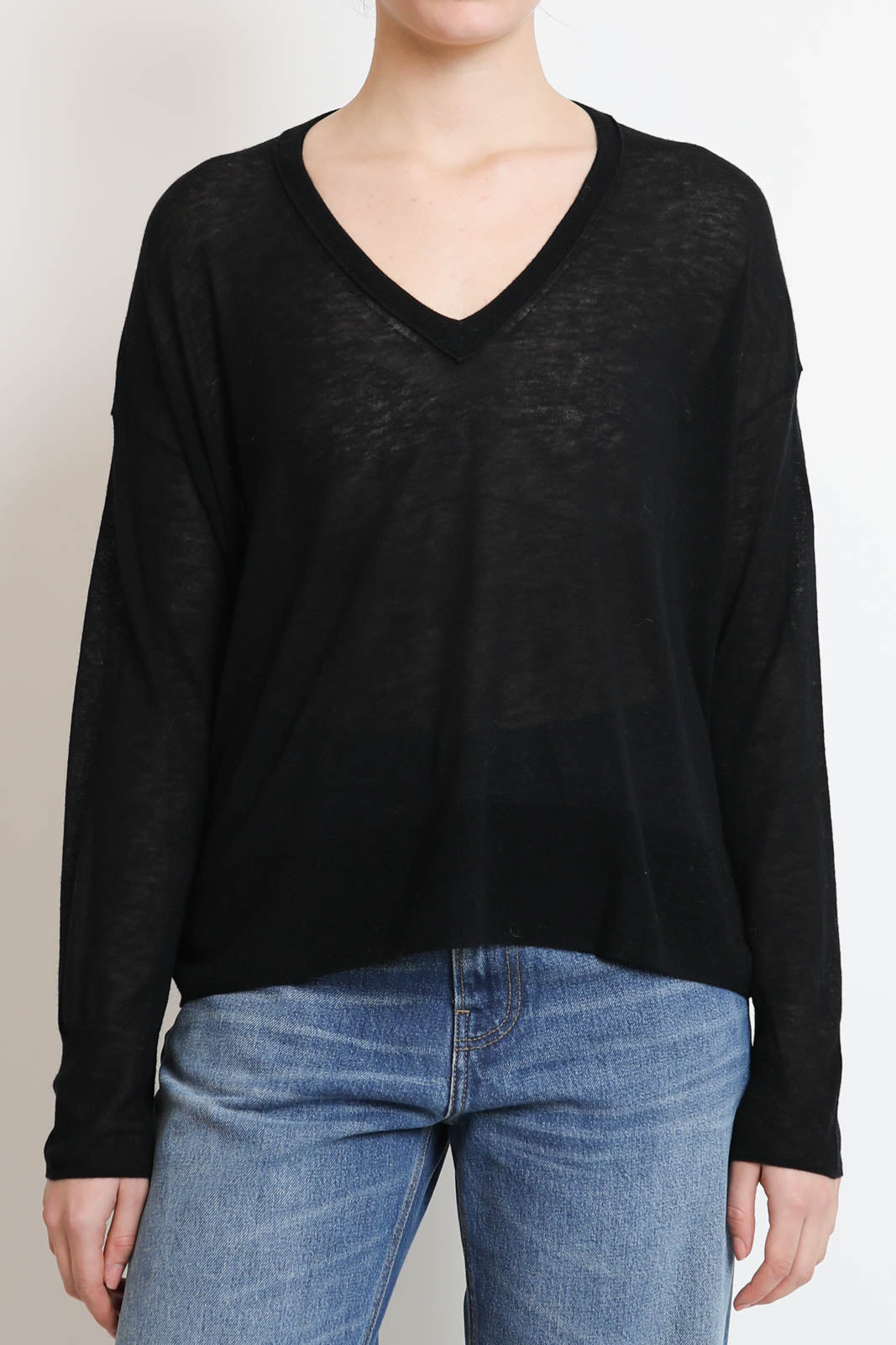 C. T. Plage, V-neck longsleeve pullover in black
