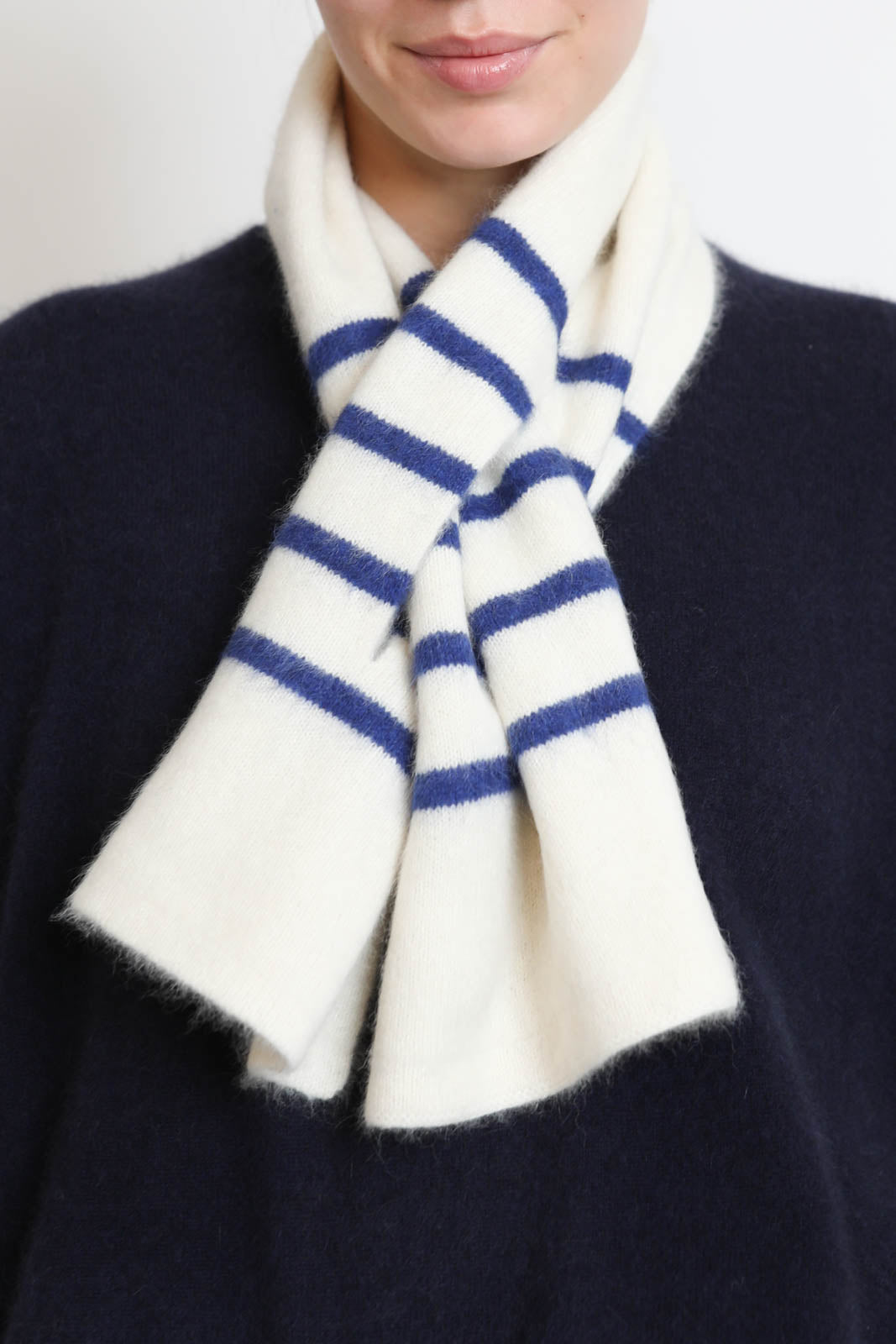 C. T. Plage, scarf Stole in White x Blue