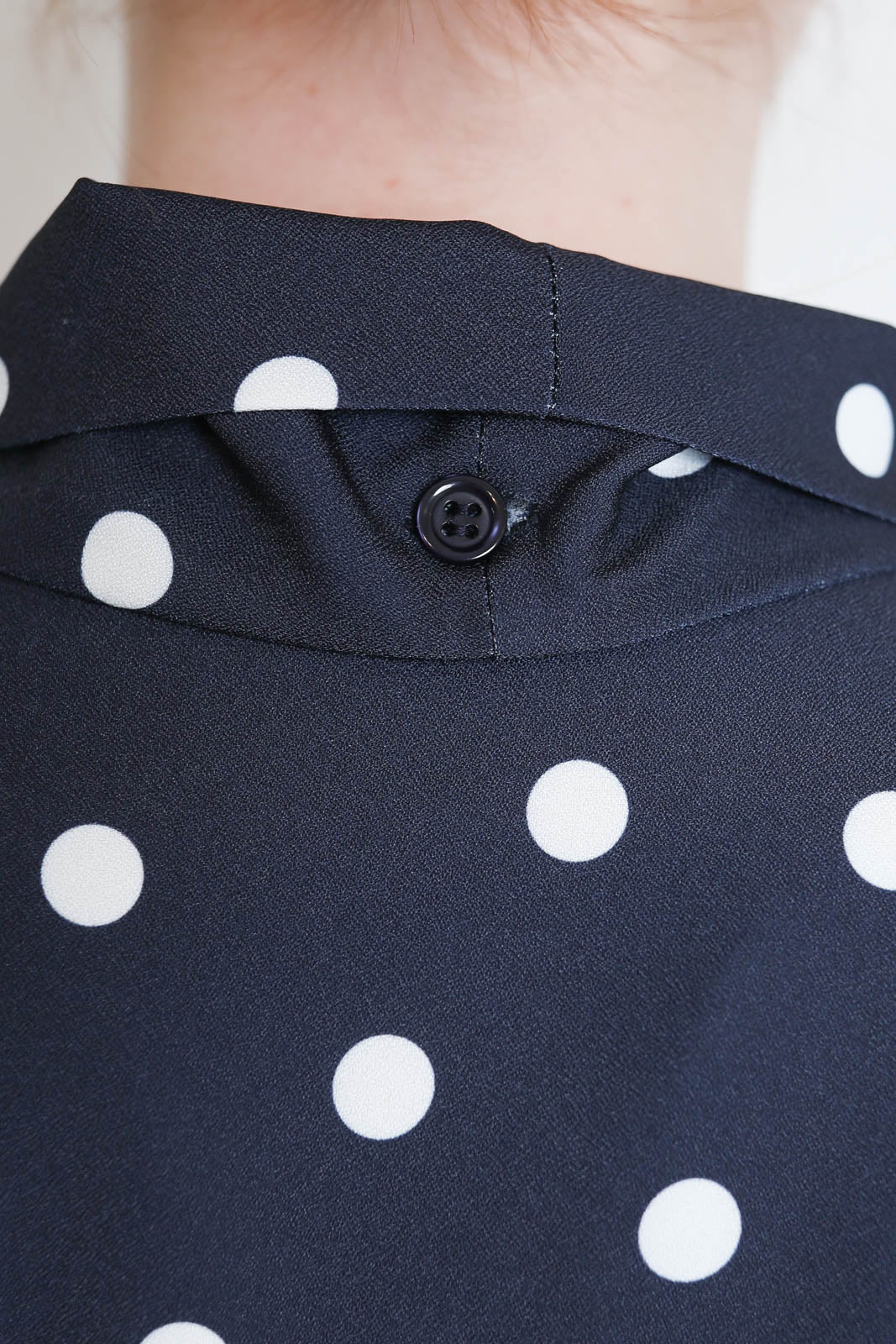 Atelier 1985, Conny blouse in blue polka dots