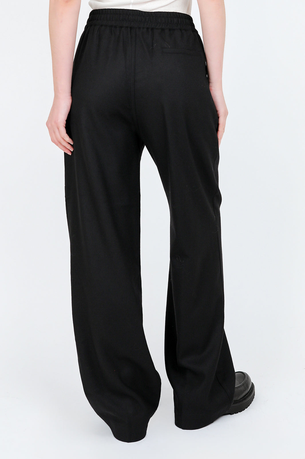 Wool trousers in black