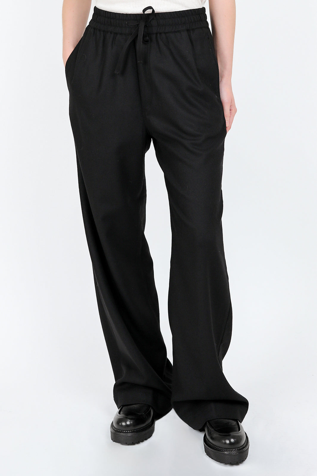 Wool trousers in black