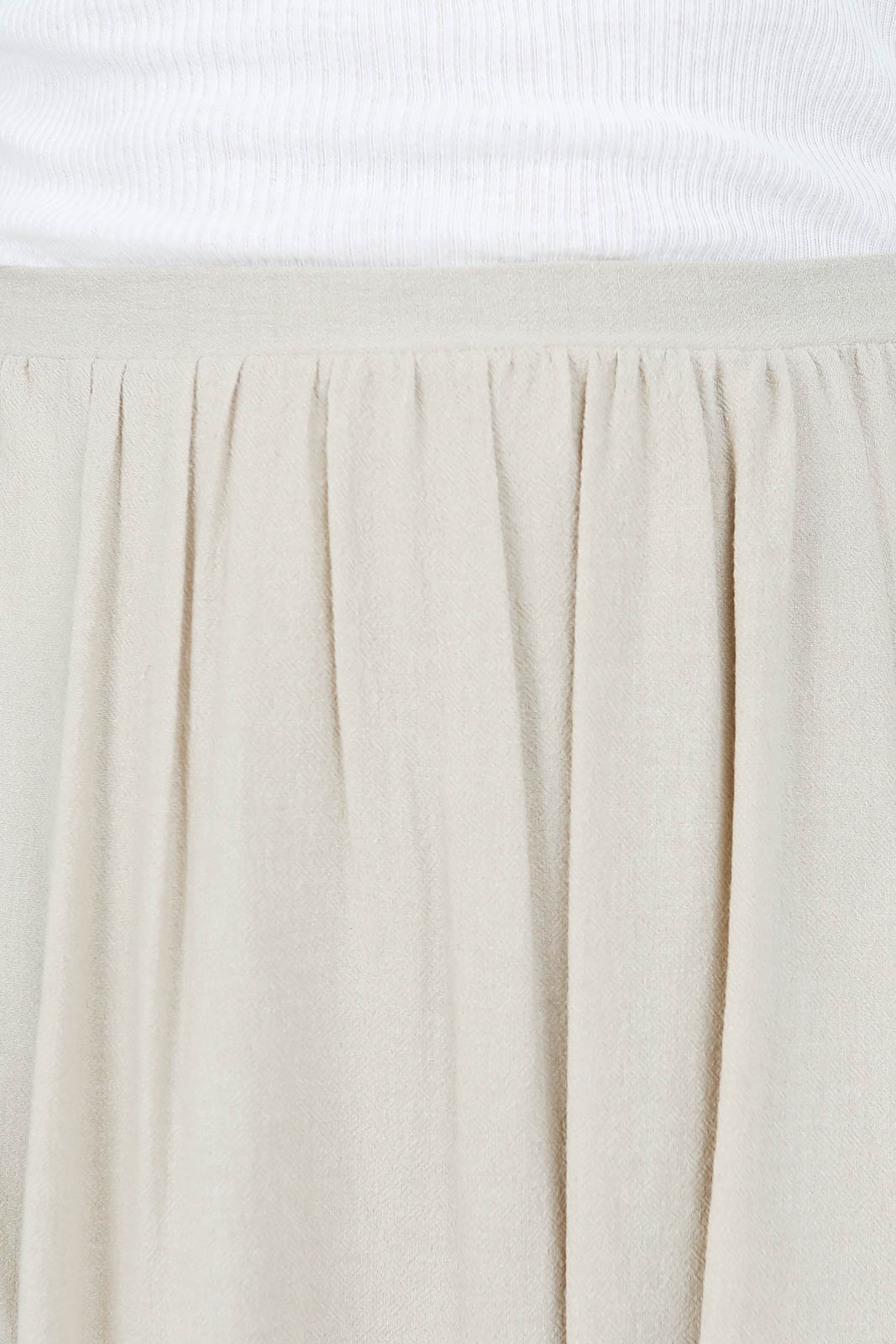 Skirt made from viscose in vanilla