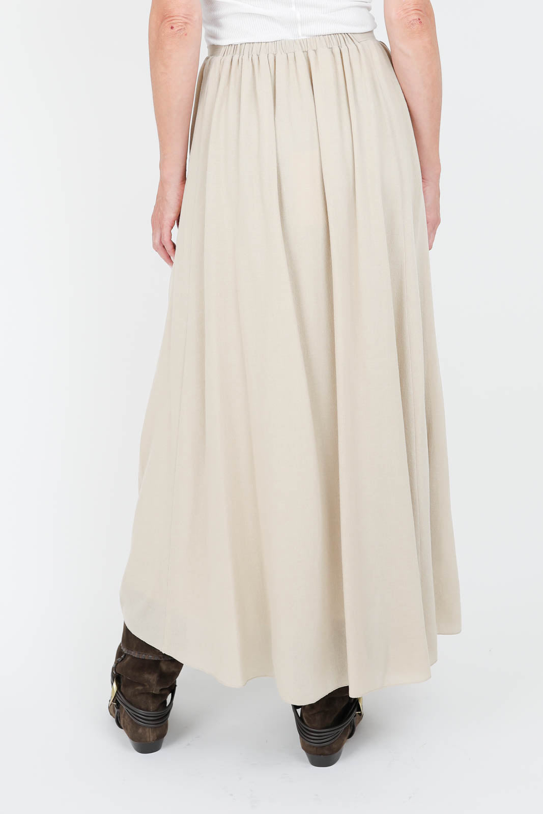 Skirt made from viscose in vanilla