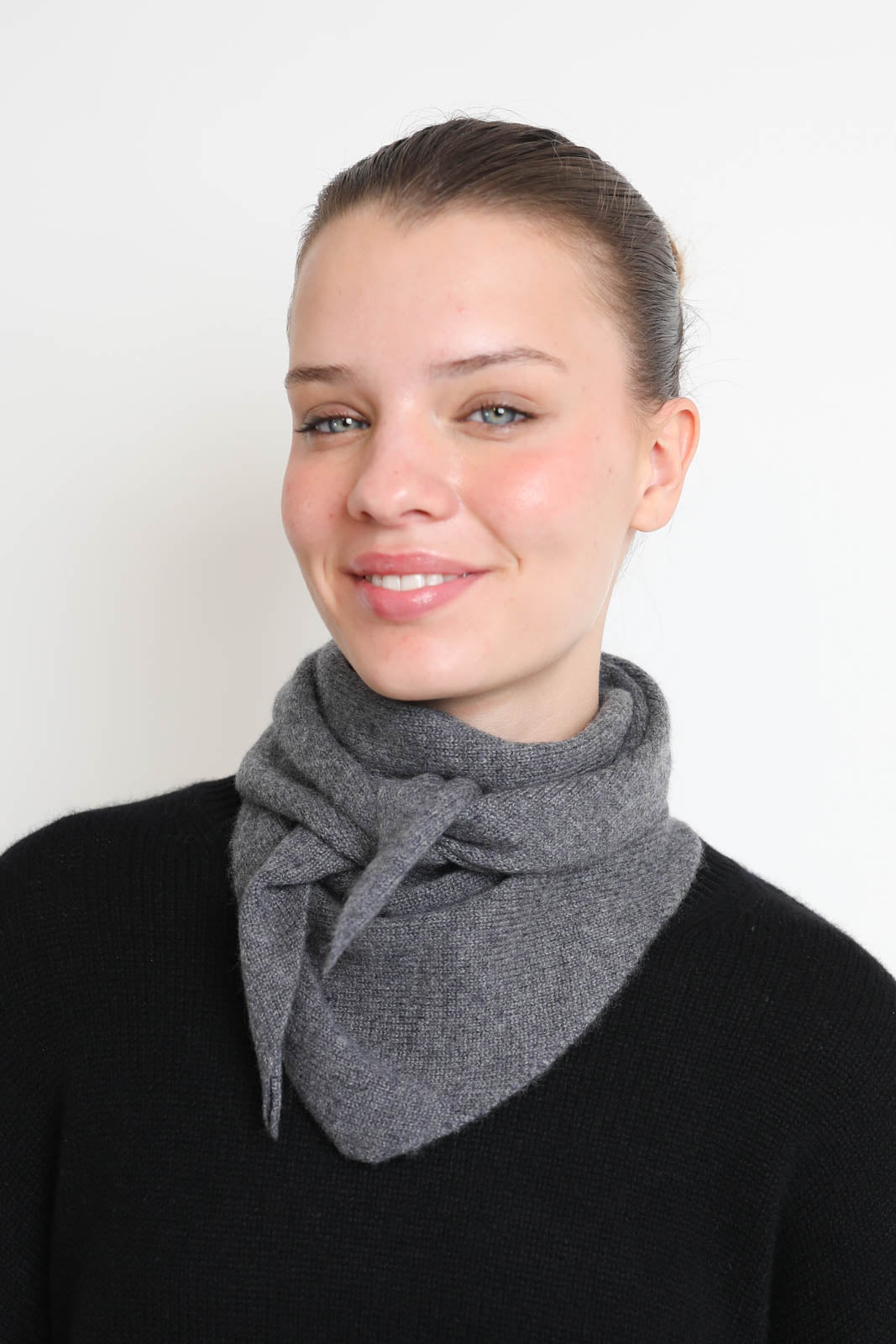 Lisa Yang, Florianne scarf in graphite