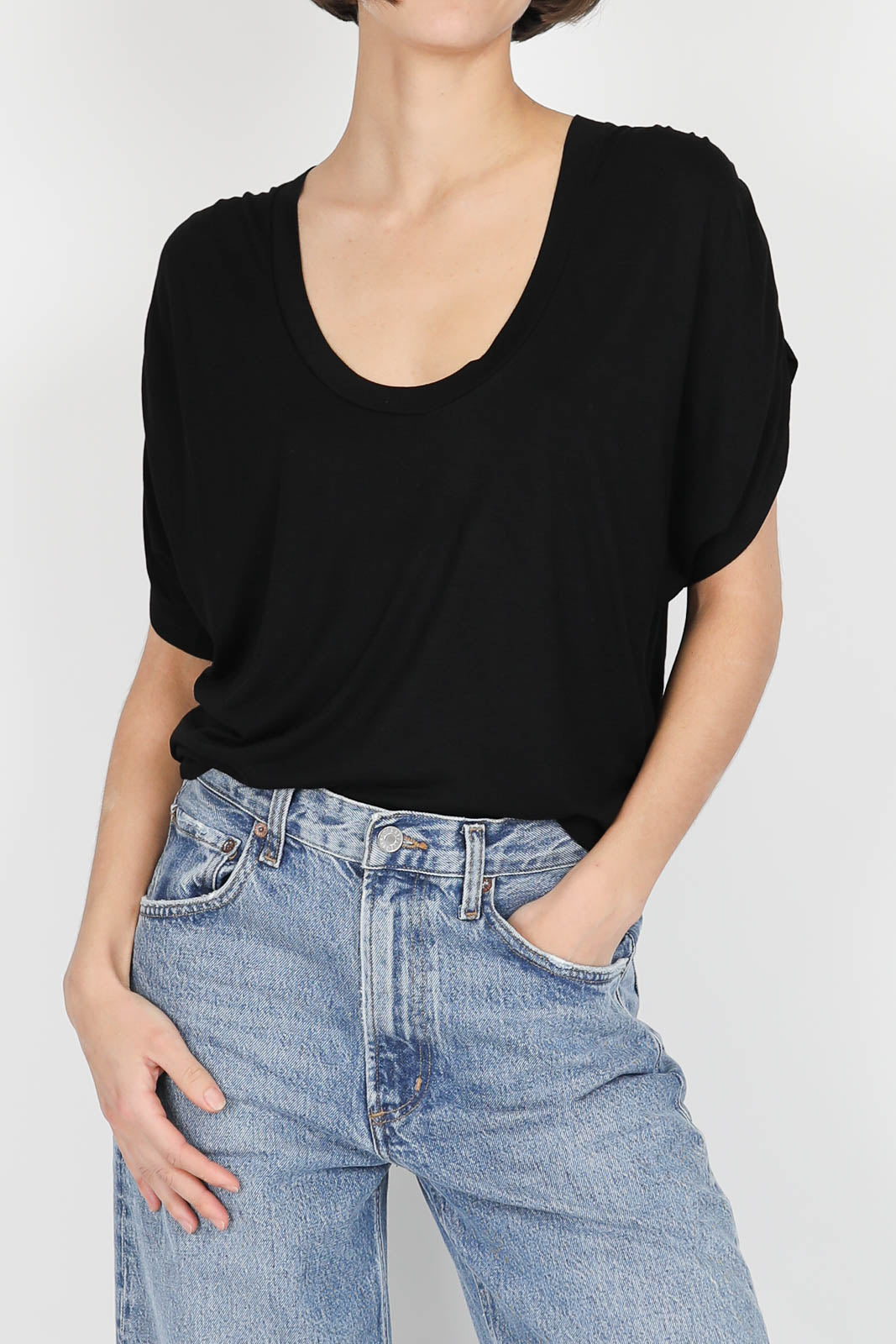 Emmanuela T-shirt in black