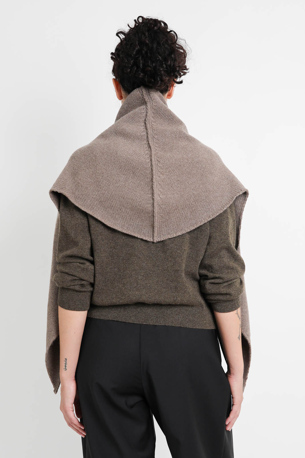 Nackiyé, Queen's Guard scarf in cappuccino