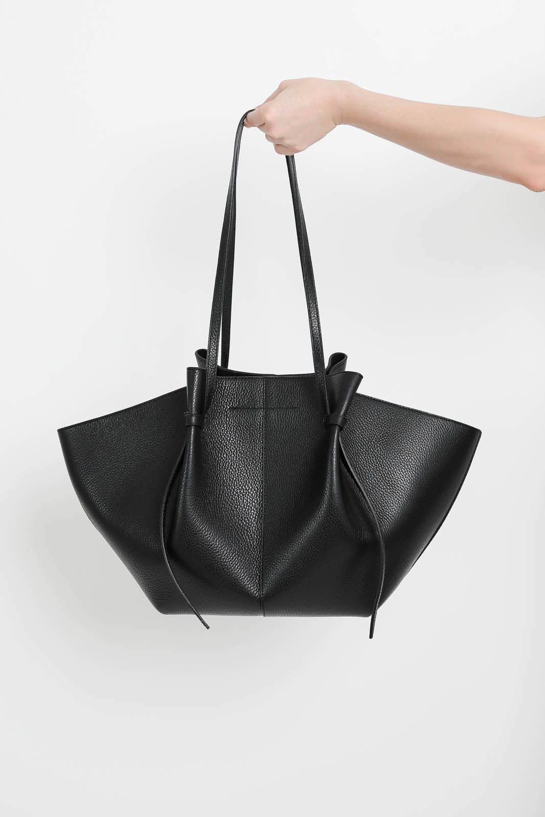 Yuzefi, Bag Large Mochi in black
