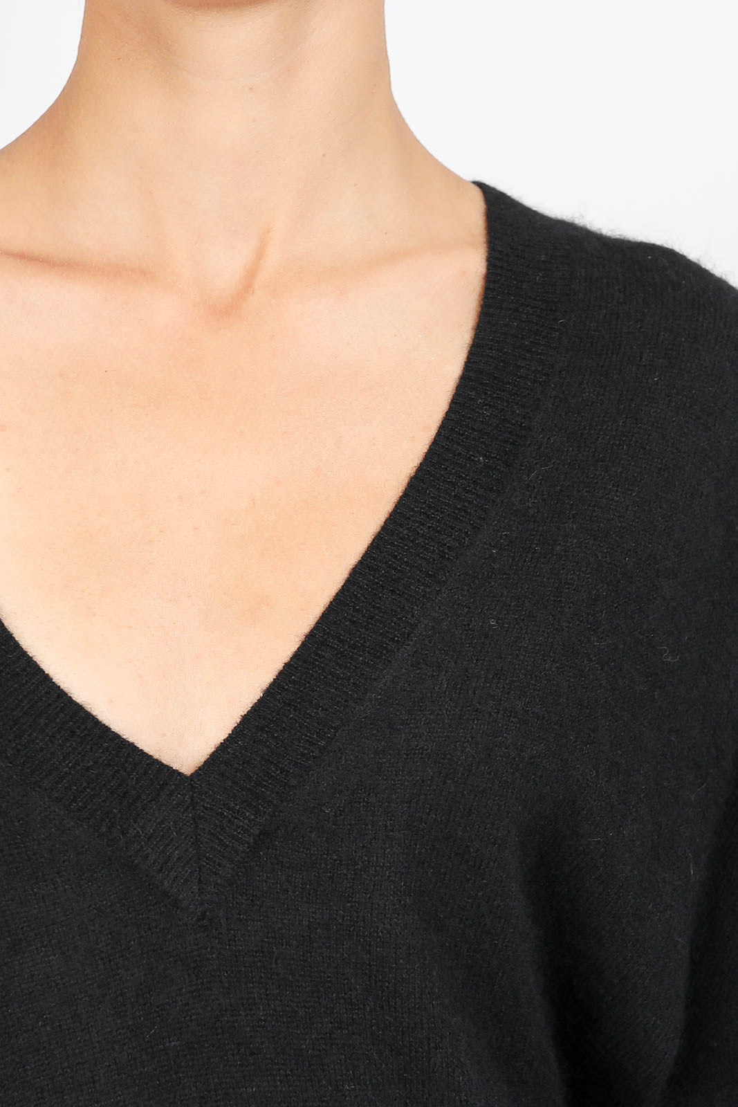 Larana sweater in black