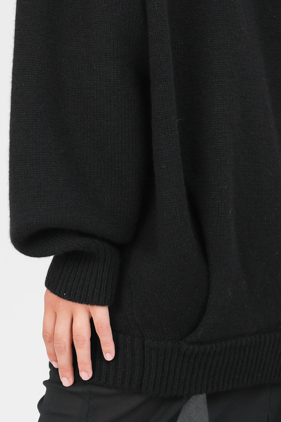 Cashmere sweater in black