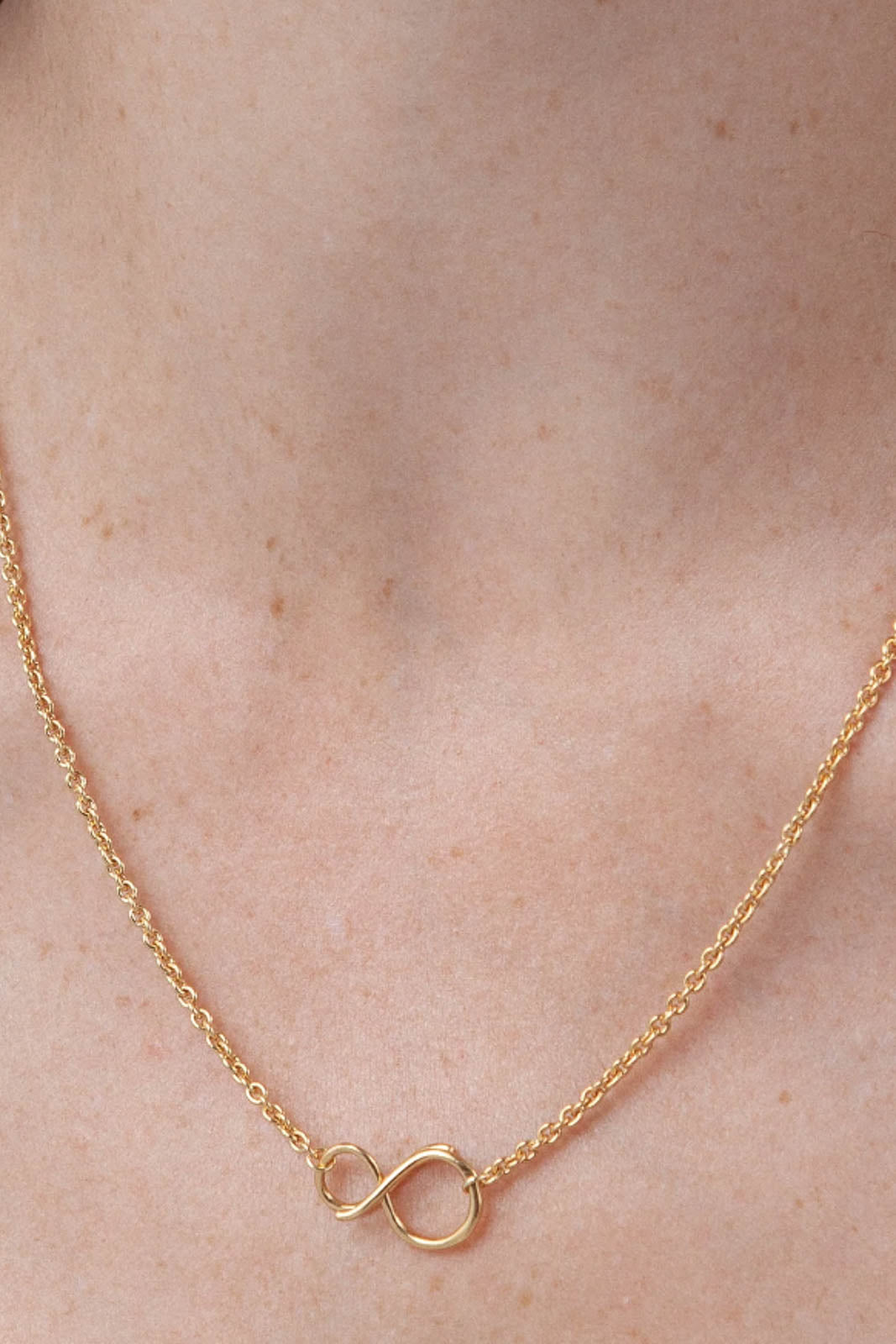 Infini necklace in gold