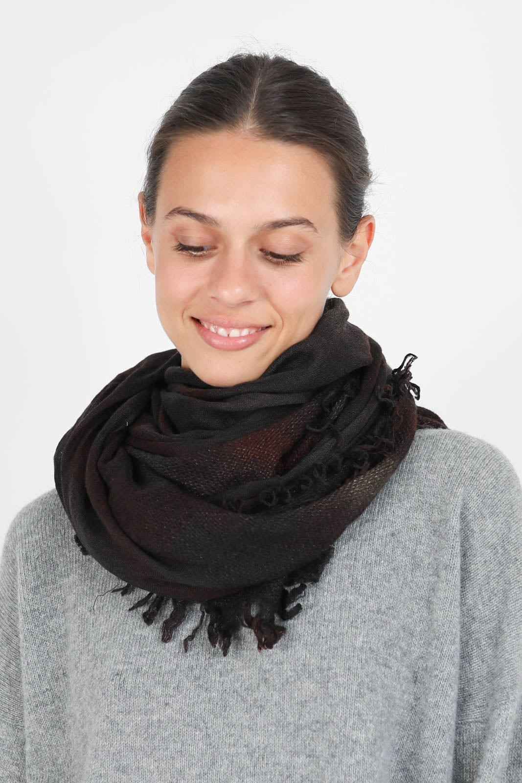 Tedora scarf in bordeaux/marron