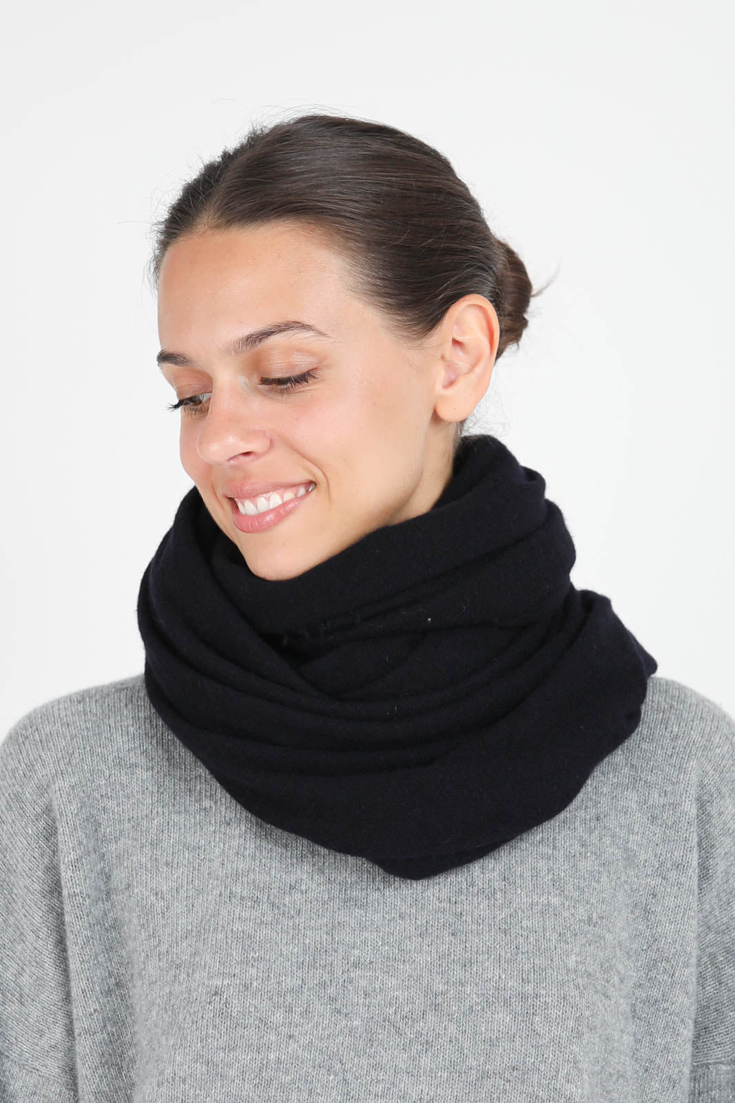 Adriel scarf in black