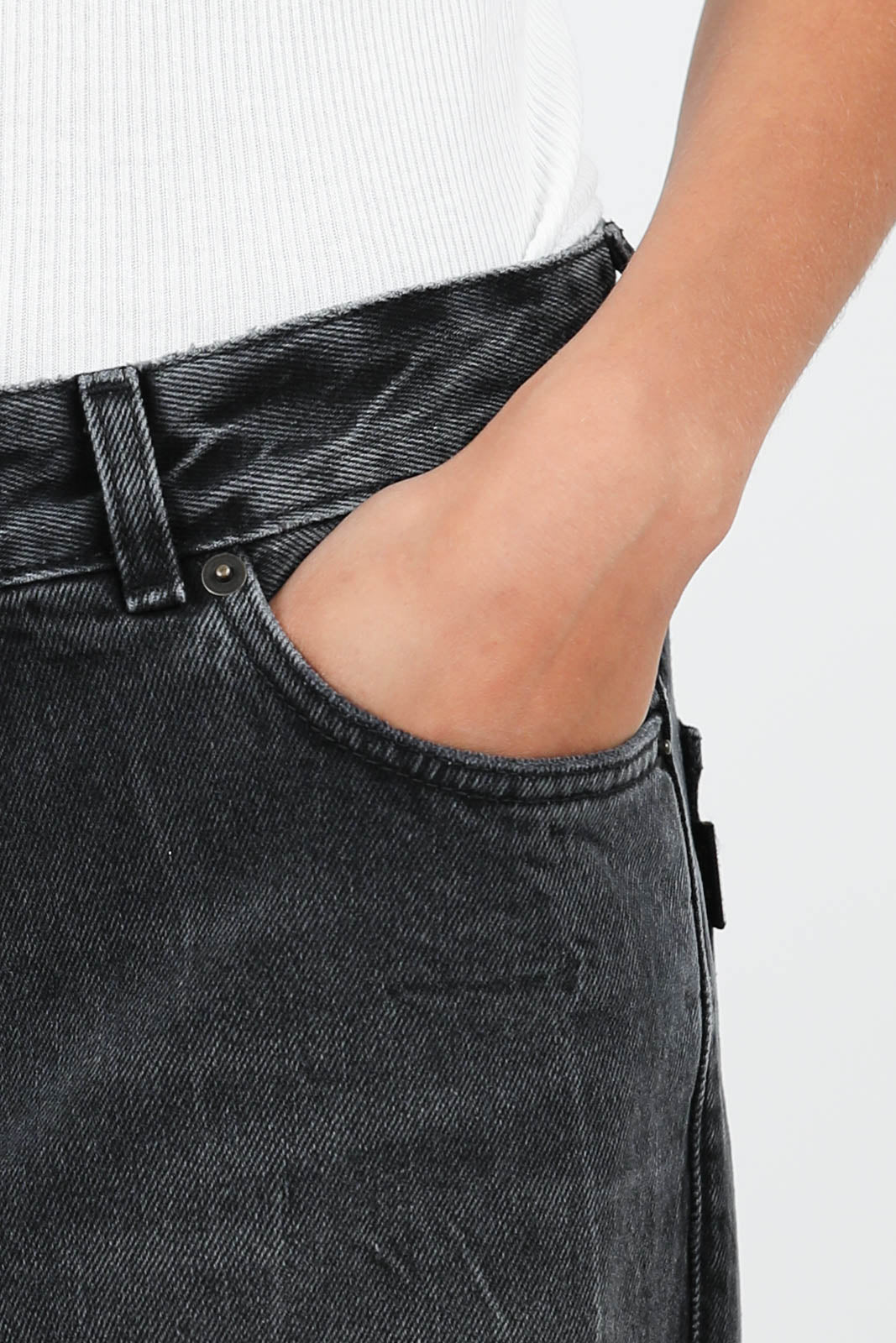 Betty jeans in Spider Black