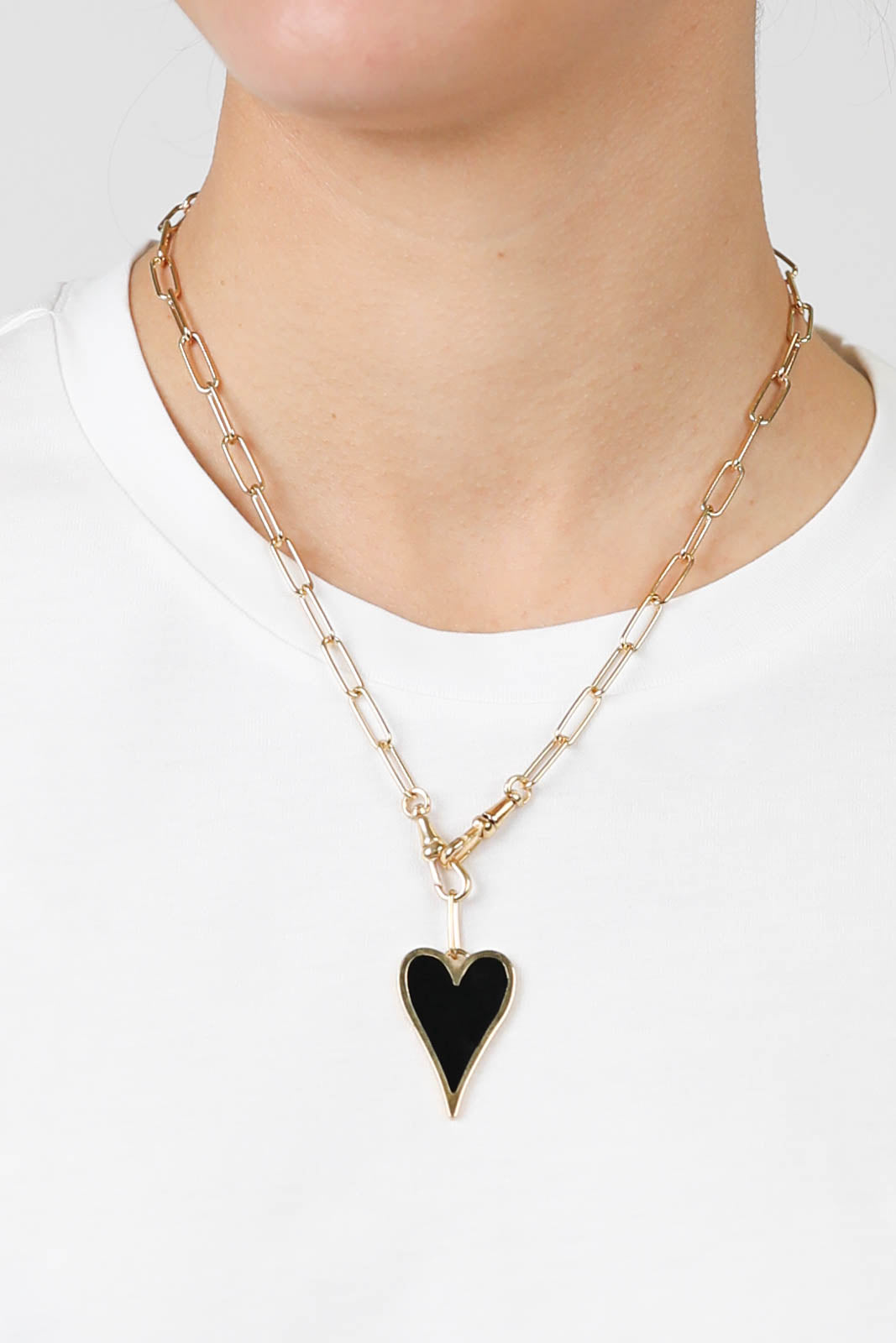 Love Me Tender necklace in black/white