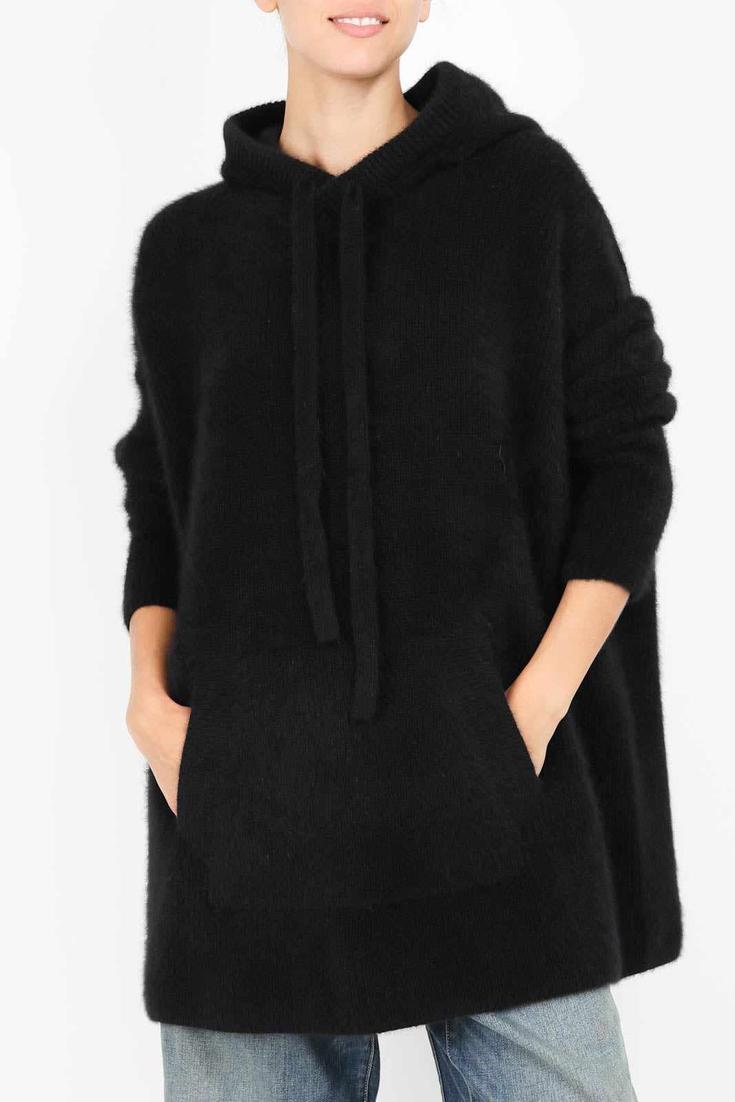 Hooded sweater in black